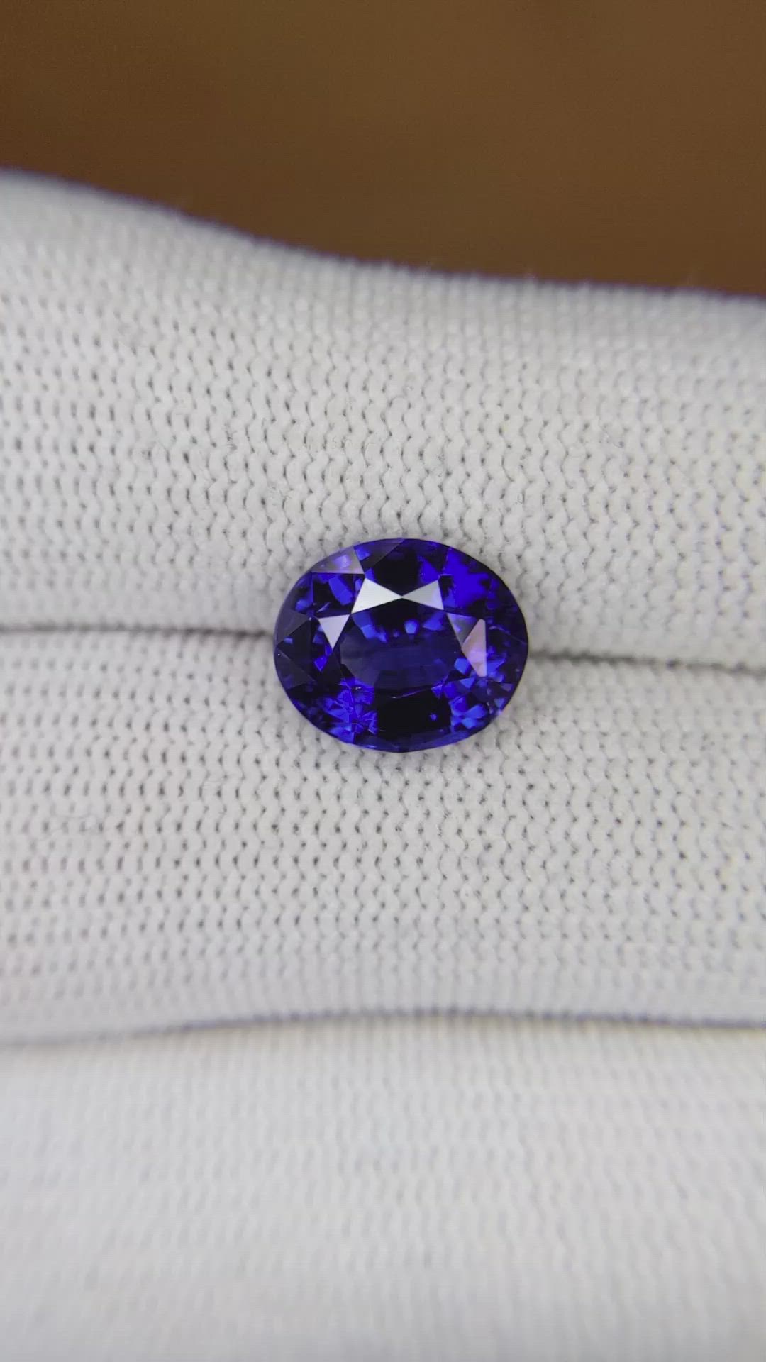4.42 Ct. Blue Sapphire from Ceylon (Sri Lanka) Size Video