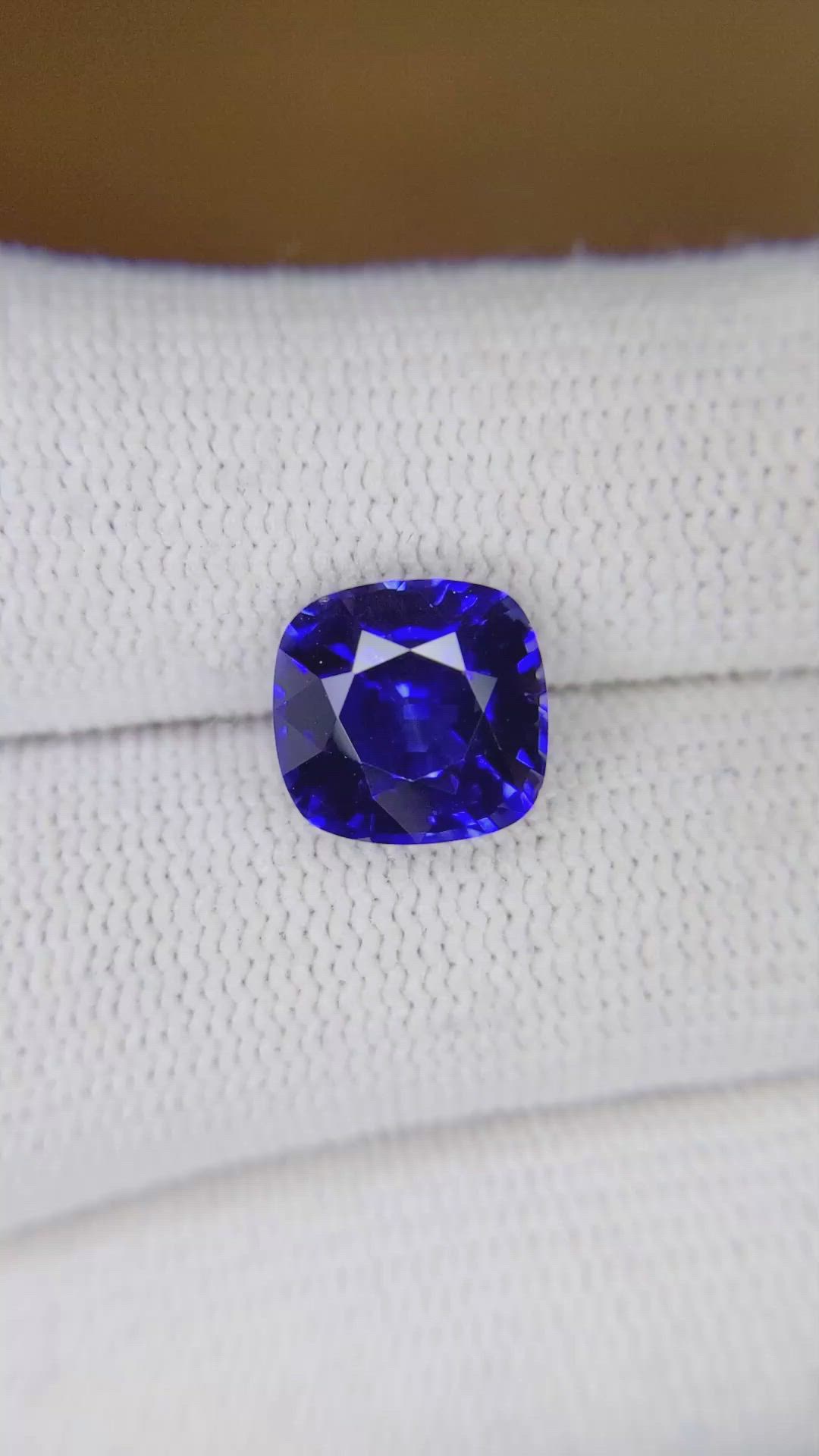 4.51 Ct. Blue Sapphire from Ceylon (Sri Lanka) Size Video