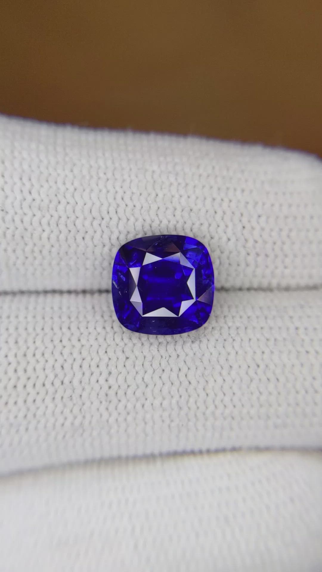 3.77 Ct. Blue Sapphire from Ceylon (Sri Lanka) Size Video