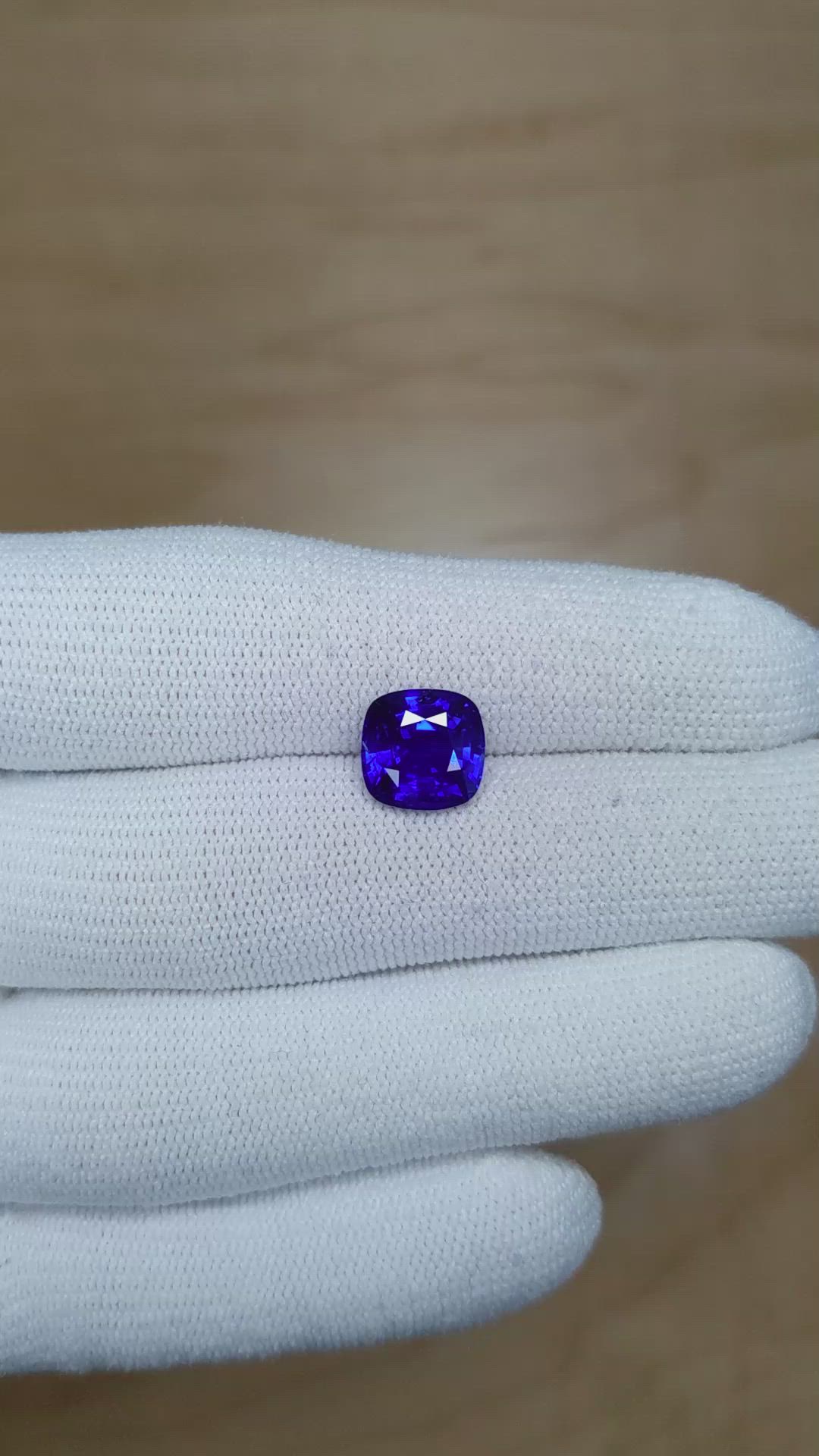3.77 Ct. Blue Sapphire from Ceylon (Sri Lanka) Size Video