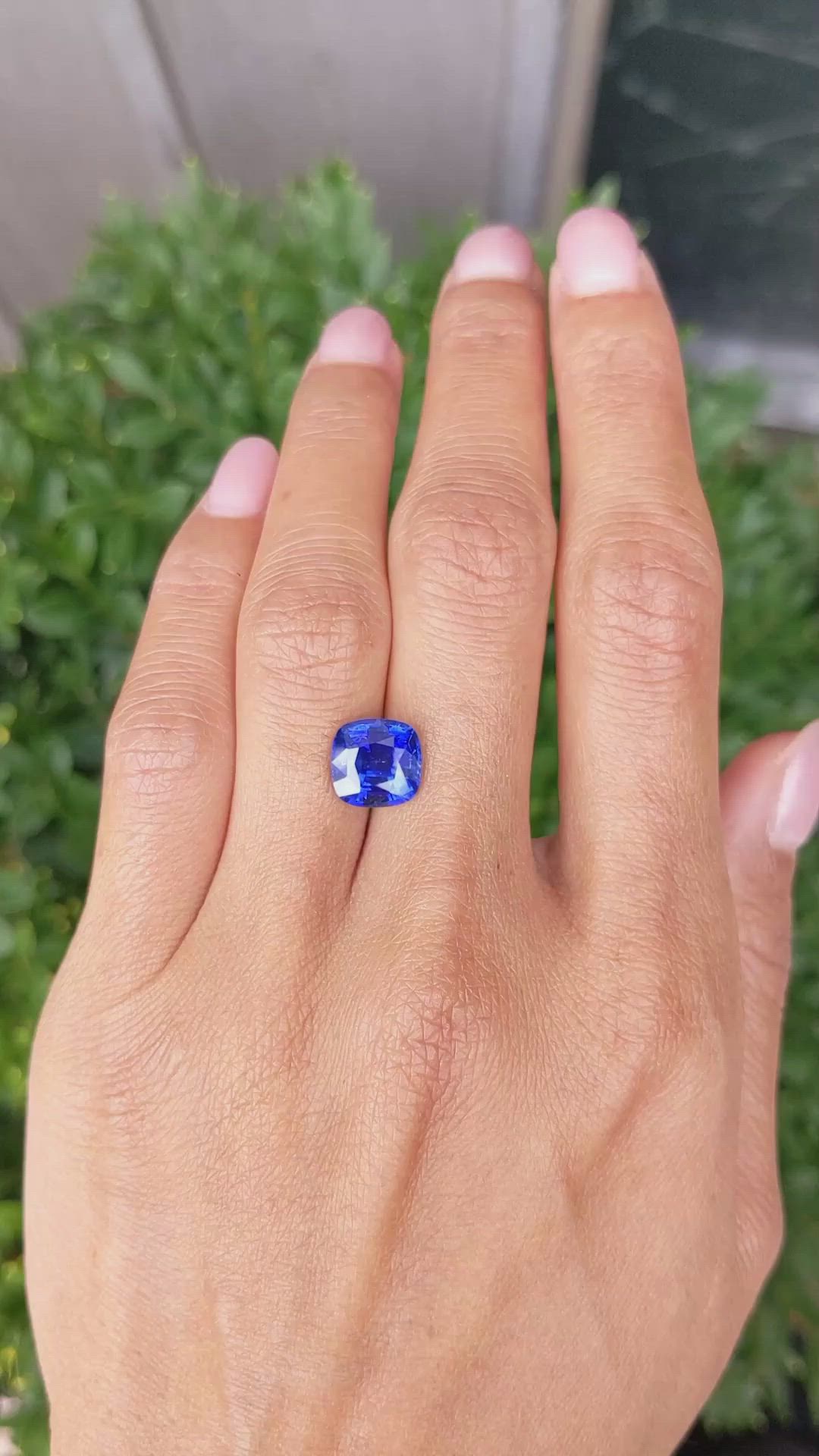 3.77 Ct. Blue Sapphire from Ceylon (Sri Lanka) Size Video