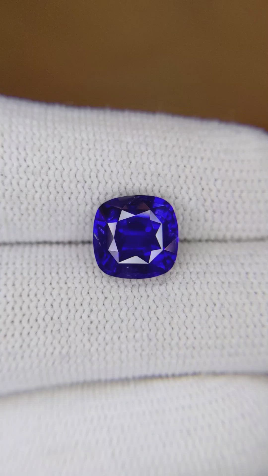 3.77 Ct. Blue Sapphire from Ceylon (Sri Lanka) Size Video