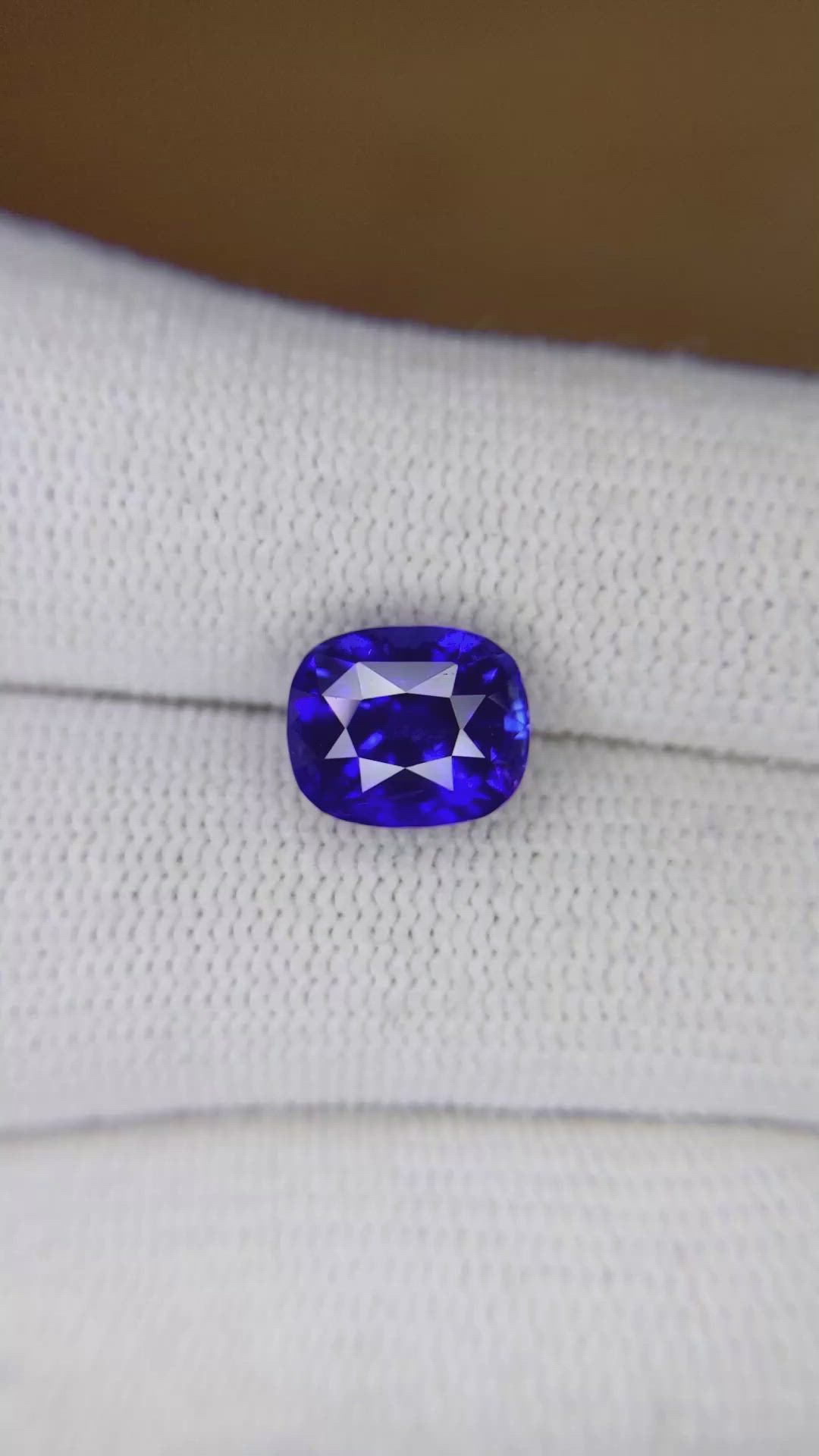 4.28 Ct. Bluish Green Sapphire from Ceylon (Sri Lanka) Size Video