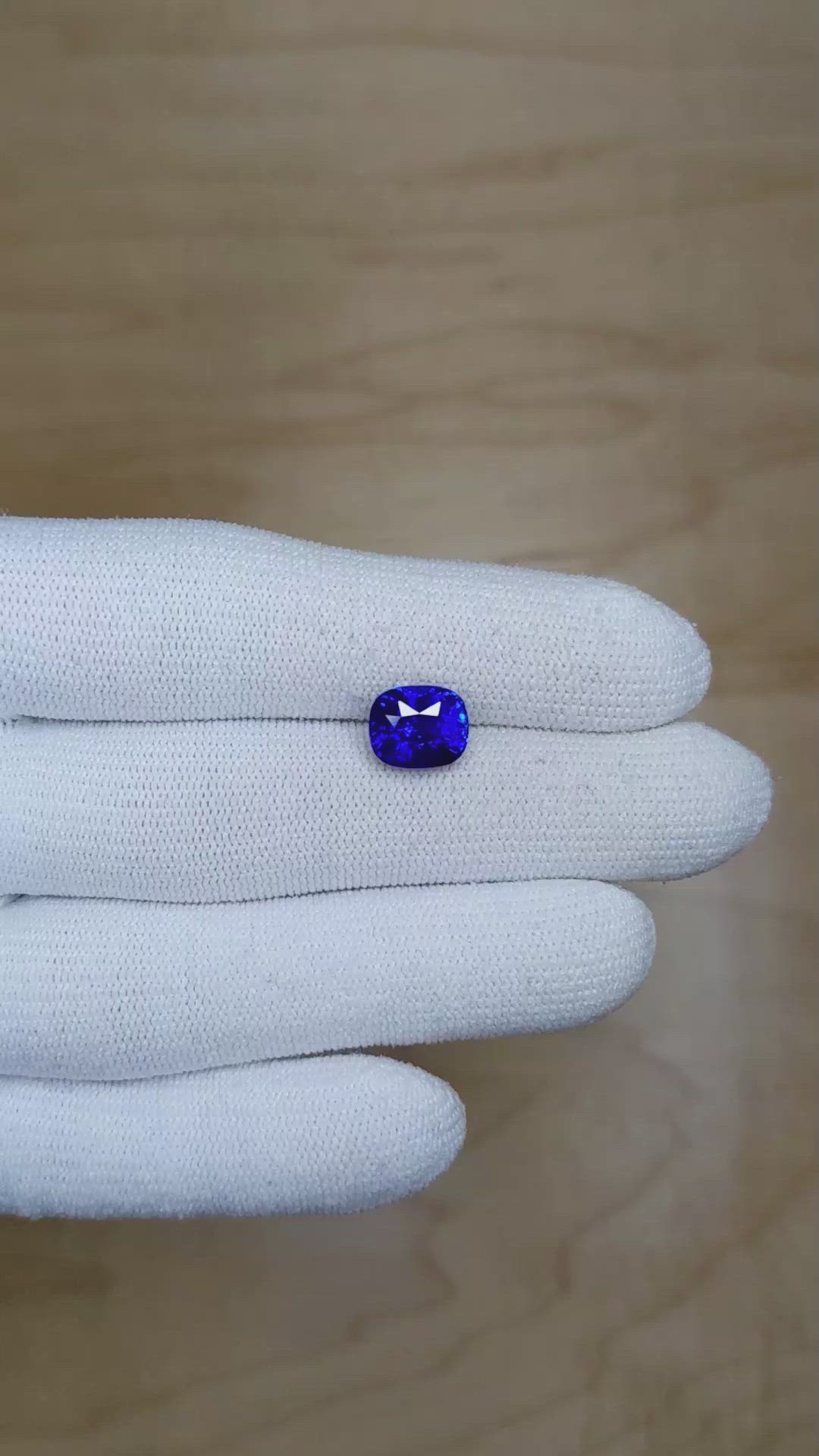 4.28 Ct. Bluish Green Sapphire from Ceylon (Sri Lanka) Size Video