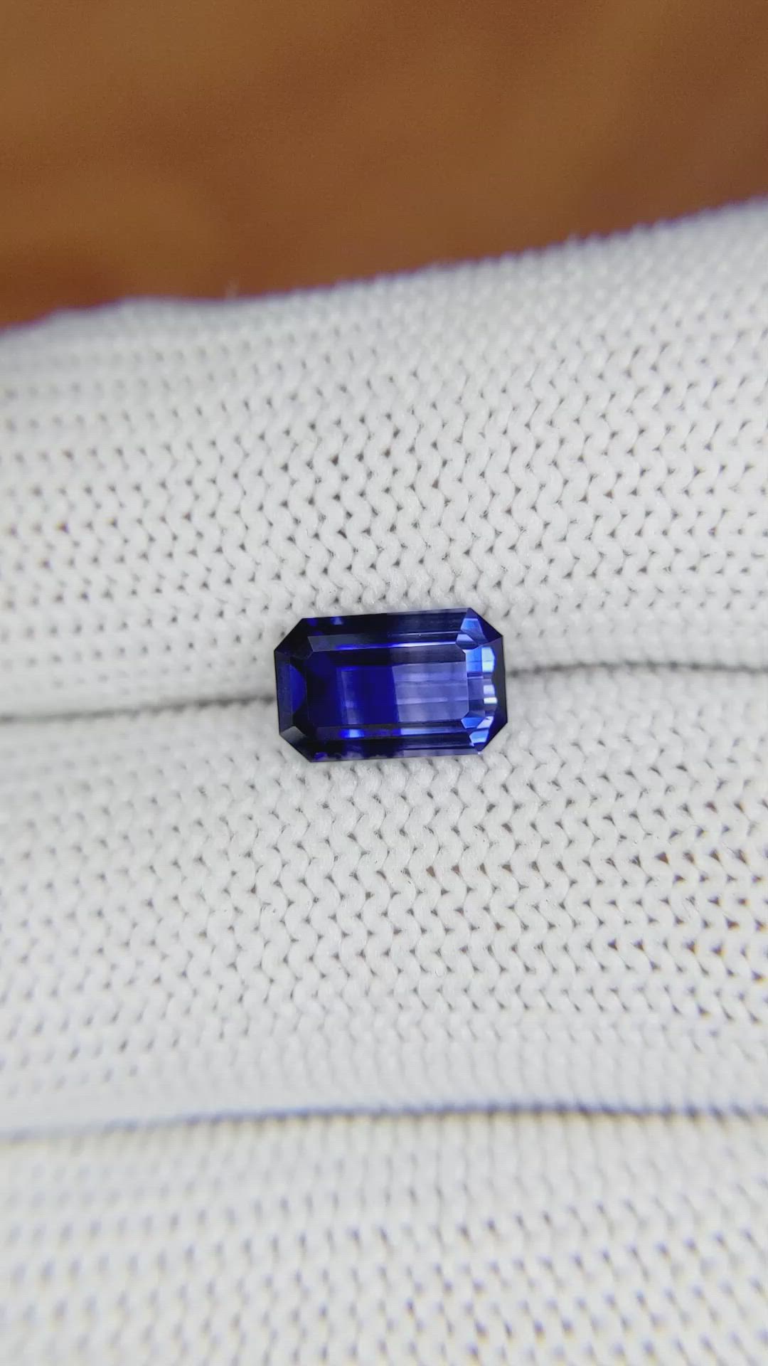 1.90 Ct. Bi Color Sapphire from Ceylon (Sri Lanka) Size Video