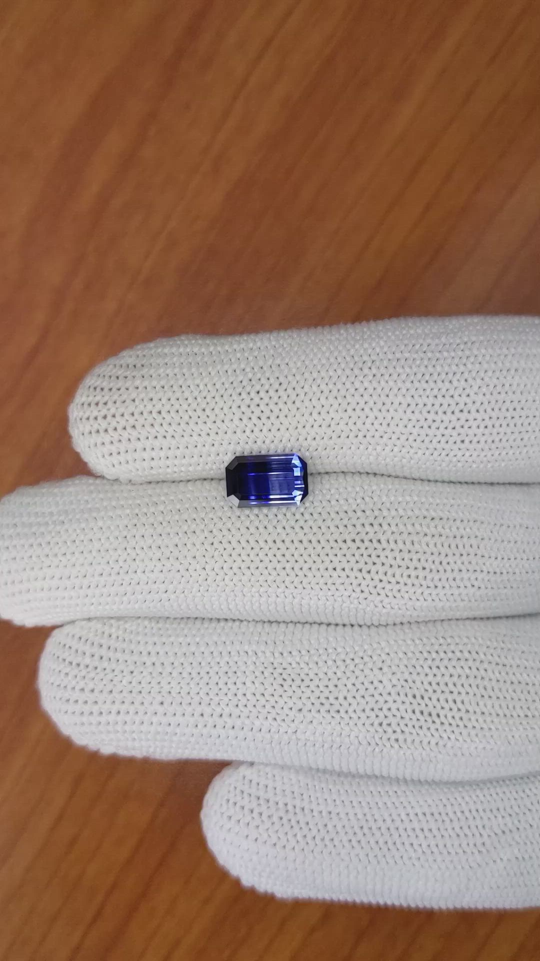 1.90 Ct. Bi Color Sapphire from Ceylon (Sri Lanka) Size Video