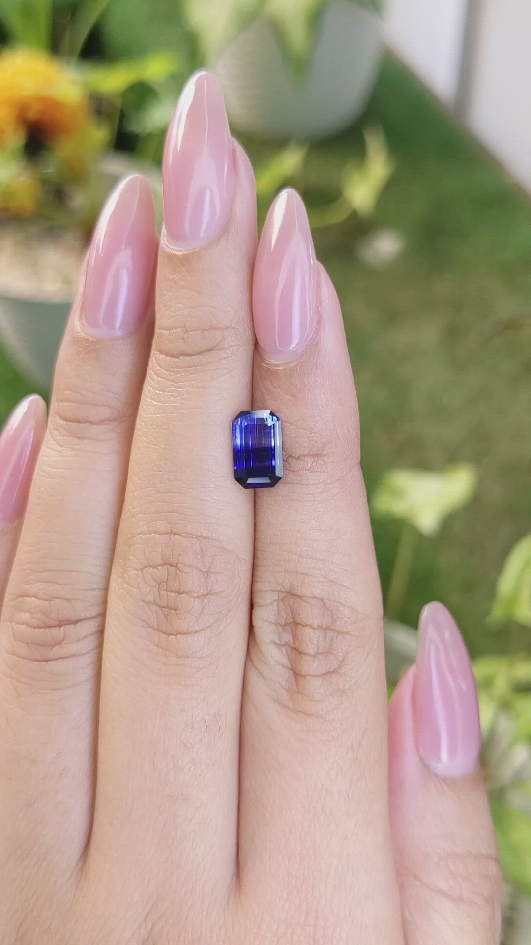 1.90 Ct. Bi Color Sapphire from Ceylon (Sri Lanka) Size Video