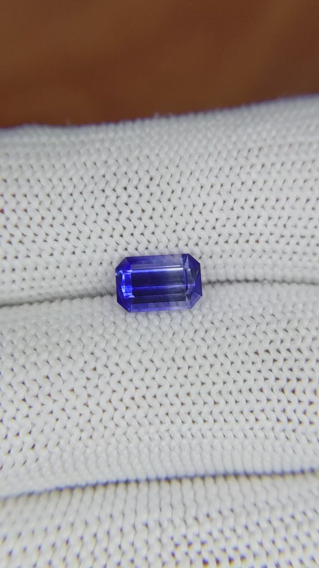 1.36 Ct. Bi Color Sapphire from Ceylon (Sri Lanka) Size Video