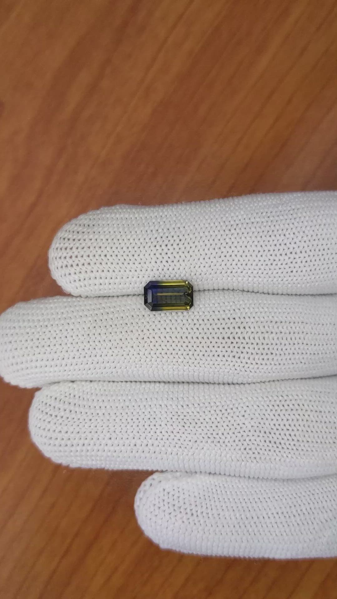 2.04 Ct. Bi Color Sapphire from Ceylon (Sri Lanka) Size Video