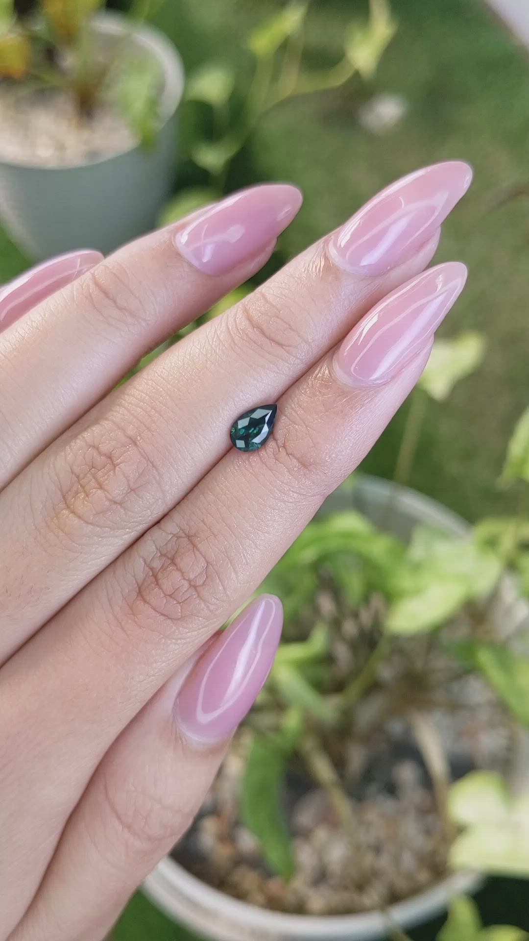 0.75 Ct. Green Sapphire from Ceylon (Sri Lanka) Size Video