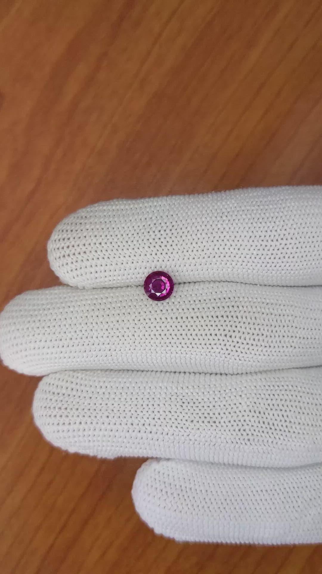 0.76 Ct. Purplish Pink Sapphire from Ceylon (Sri Lanka) Size Video