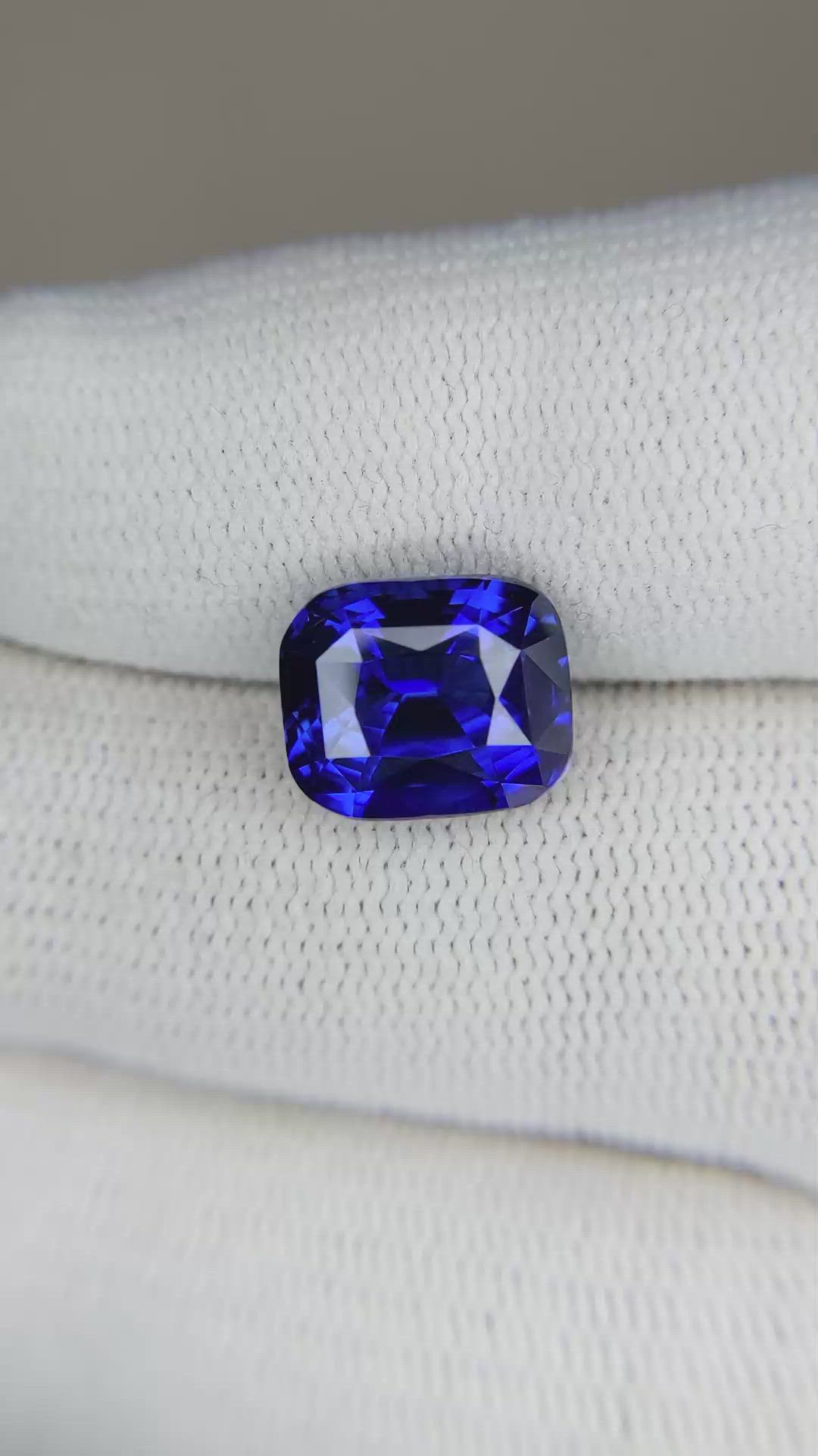 6.03 Ct. Blue Sapphire from Ceylon (Sri Lanka) Size Video