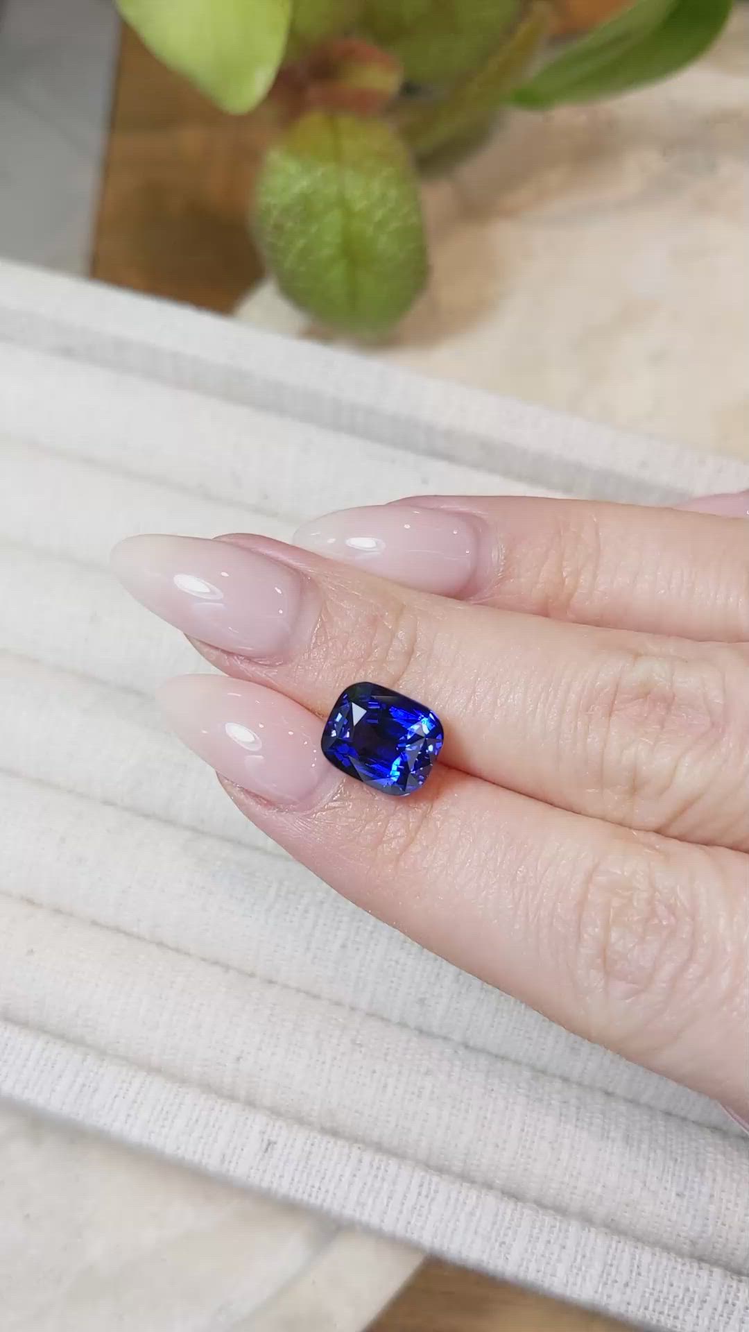 6.03 Ct. Blue Sapphire from Ceylon (Sri Lanka) Size Video