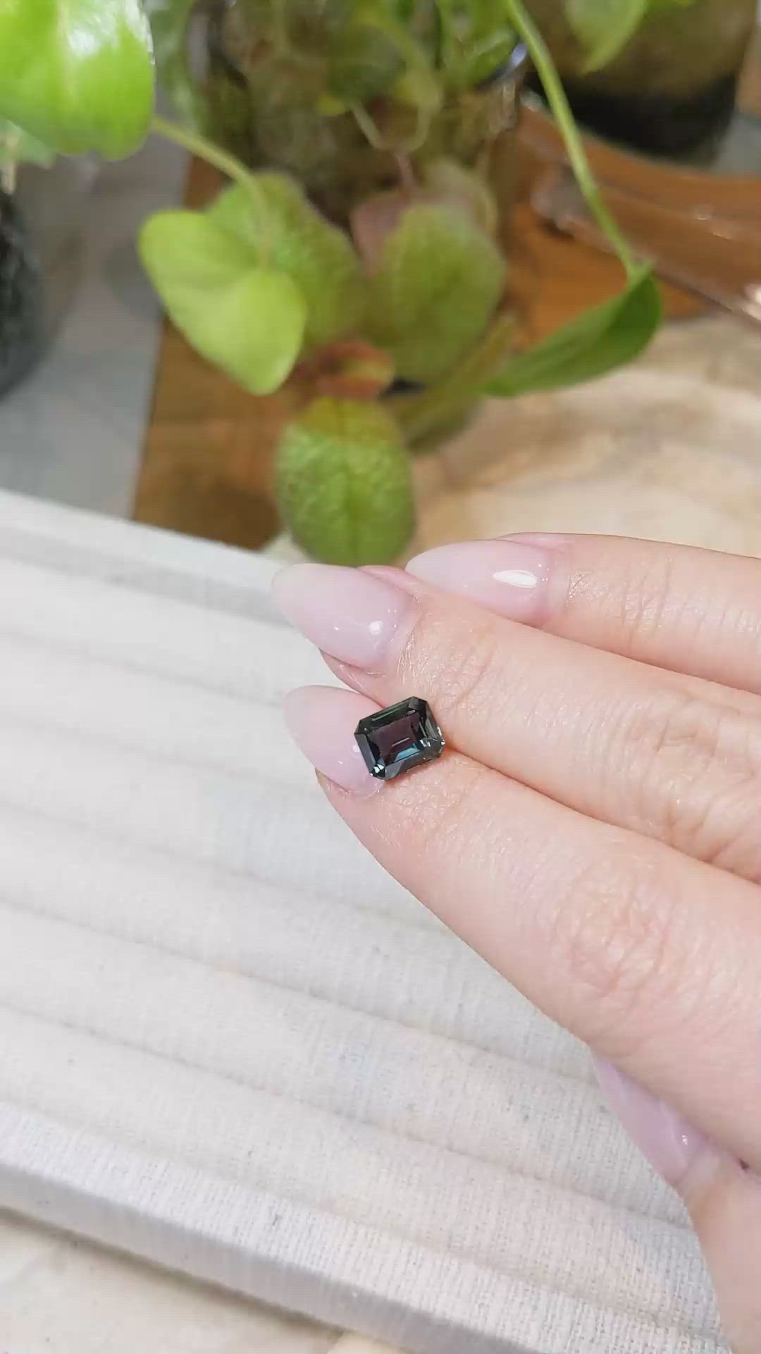 2.74 Ct. Color Change Sapphire from Ceylon (Sri Lanka) Size Video