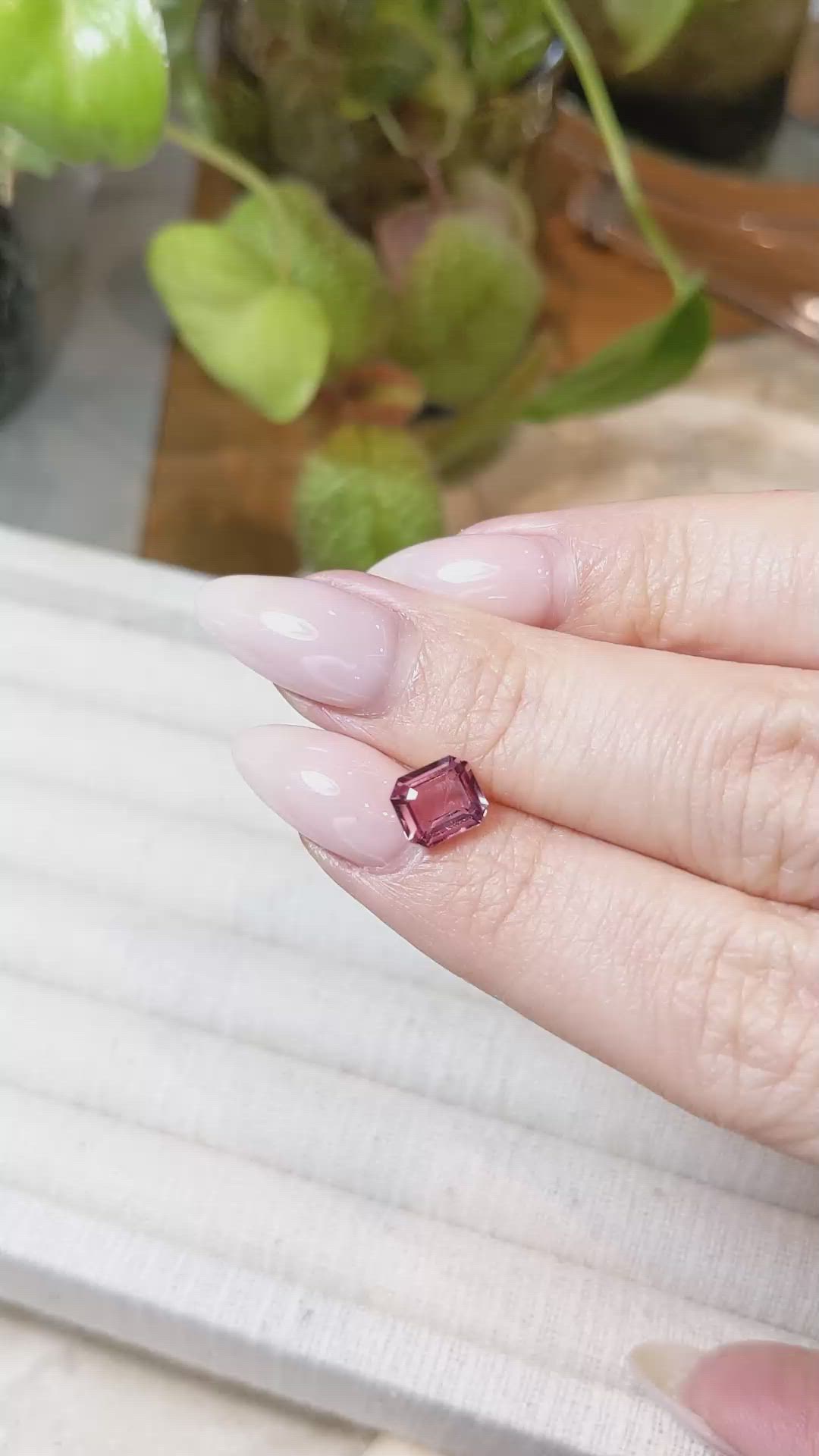 1.53 Ct. Padparadscha Sapphire from Ceylon (Sri Lanka) Size Video