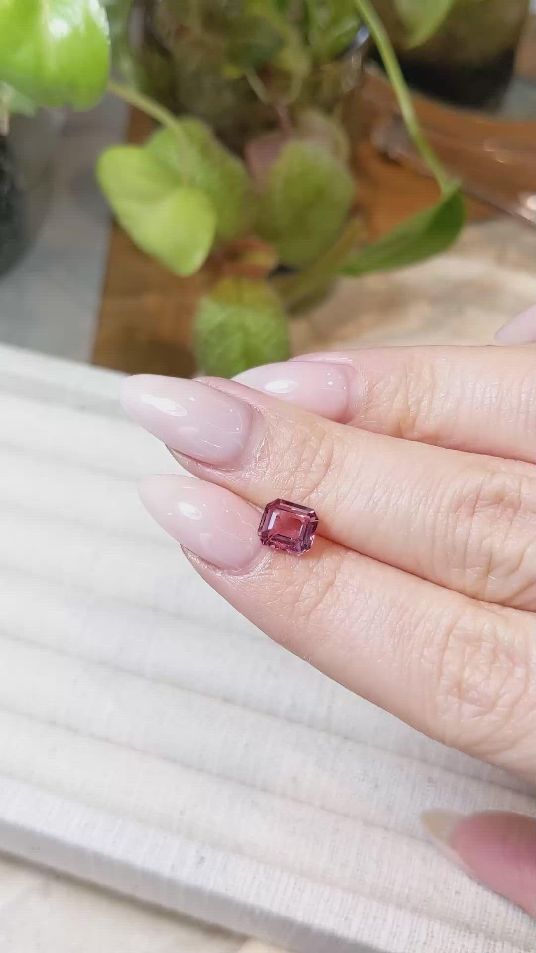 1.53 Ct. Padparadscha Sapphire from Ceylon (Sri Lanka) Size Video
