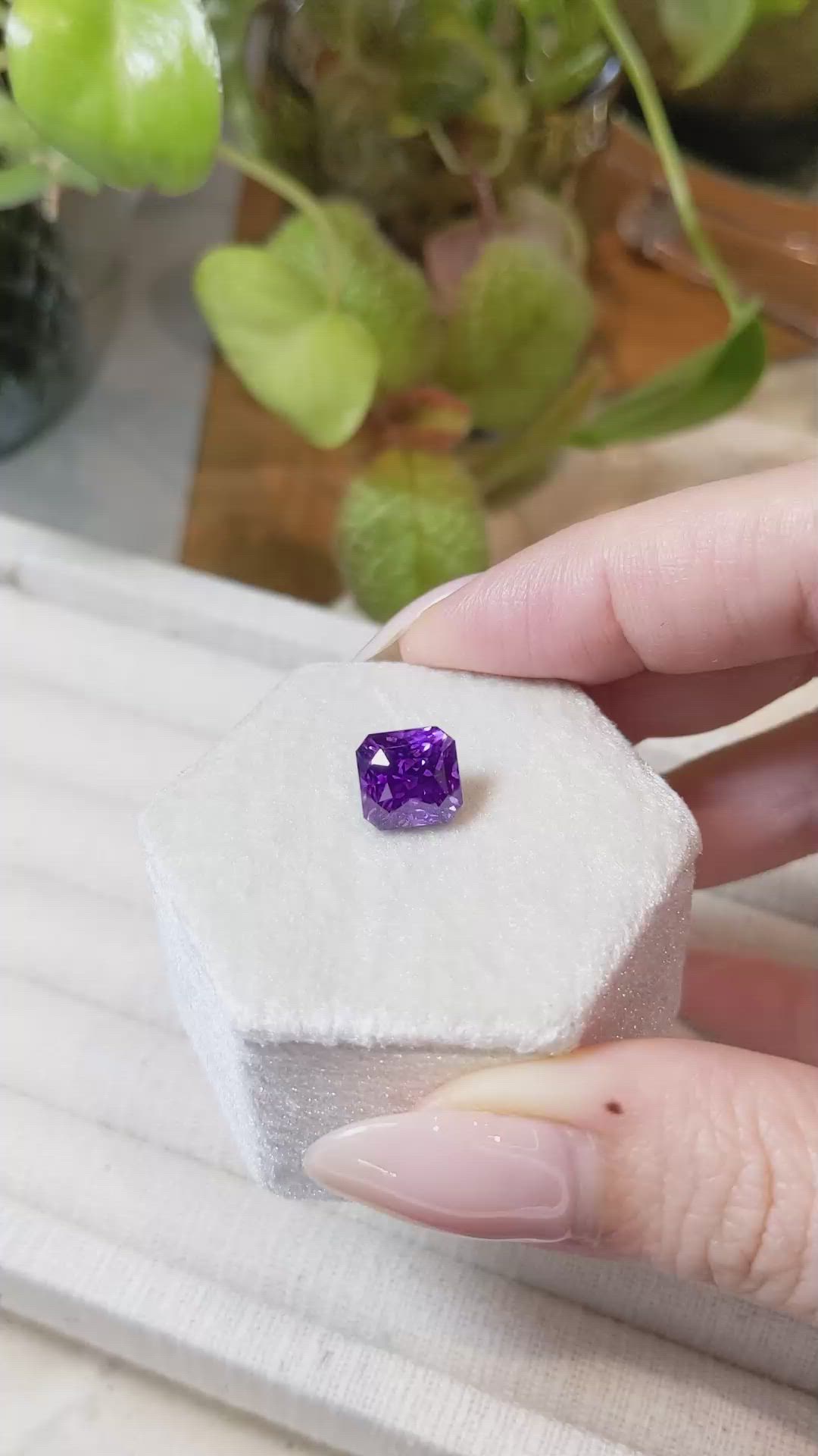 4.64 Ct. Purple Sapphire from Ceylon (Sri Lanka) Size Video
