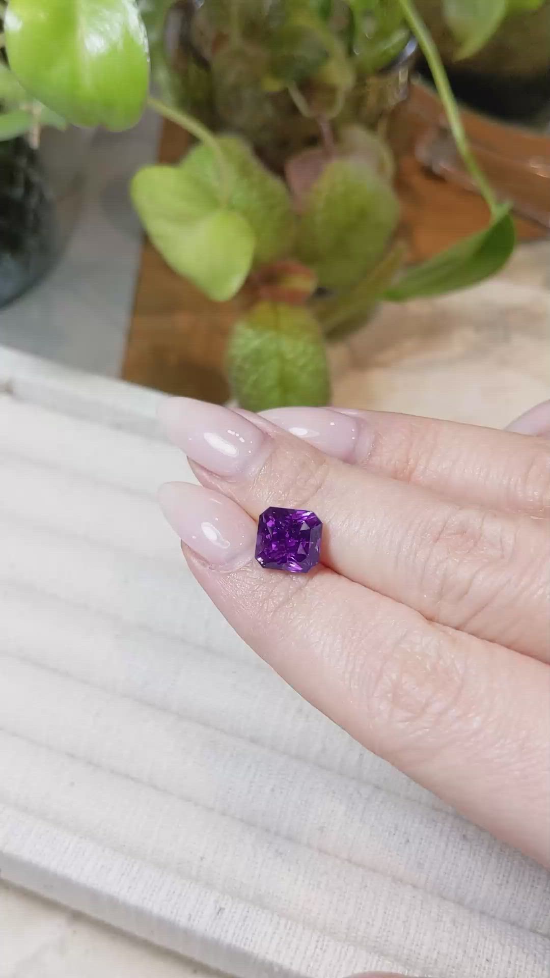 4.64 Ct. Purple Sapphire from Ceylon (Sri Lanka) Size Video