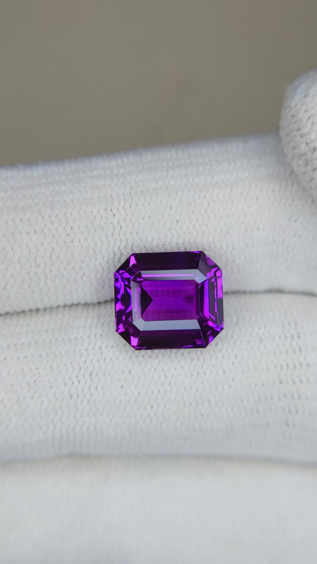 5.03 Ct. Purple Sapphire from Ceylon (Sri Lanka) Size Video