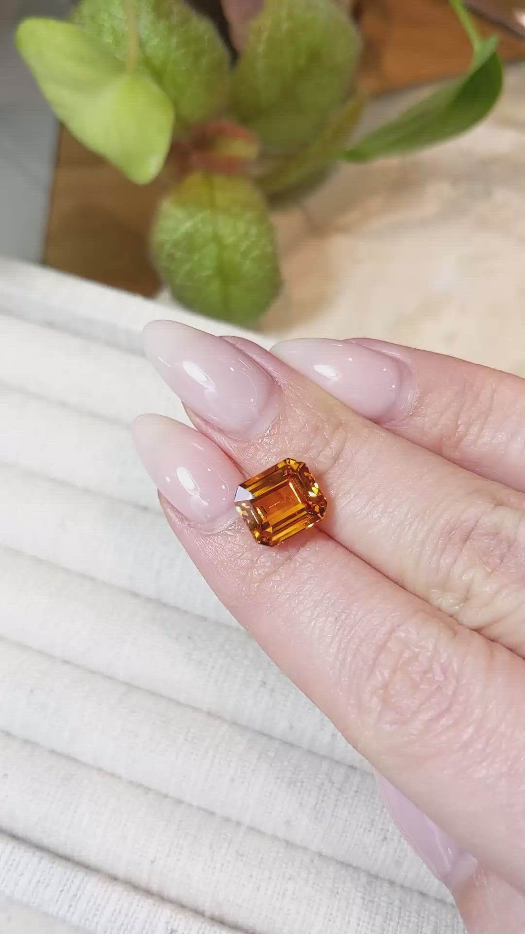 5.14 Ct. Yellowish Orange Sapphire from Ceylon (Sri Lanka) Size Video