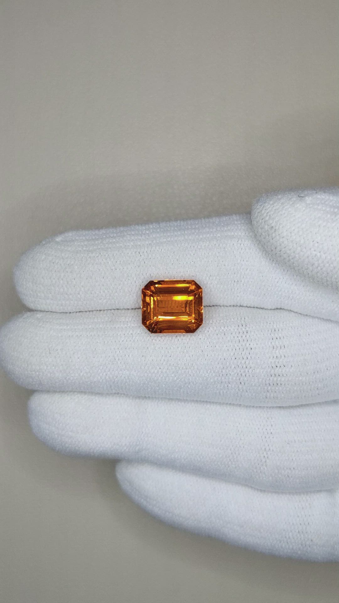 5.14 Ct. Yellowish Orange Sapphire from Ceylon (Sri Lanka) Size Video