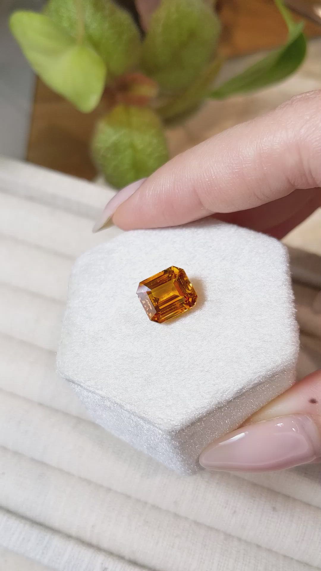 5.14 Ct. Yellowish Orange Sapphire from Ceylon (Sri Lanka) Size Video