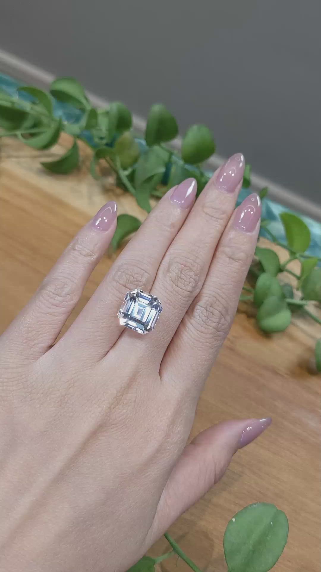 15.05 Ct. White Sapphire from Ceylon (Sri Lanka) Size Video