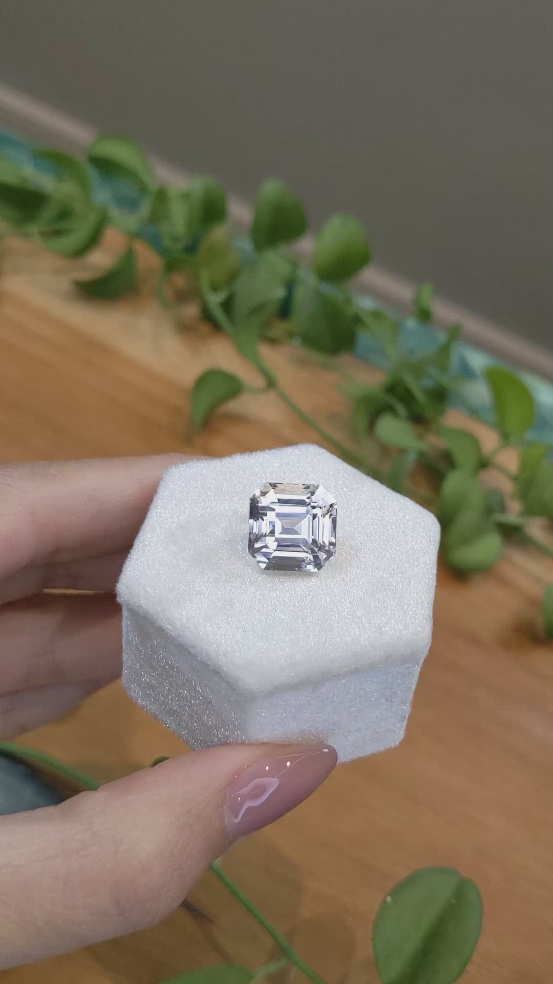 15.05 Ct. White Sapphire from Ceylon (Sri Lanka) Size Video