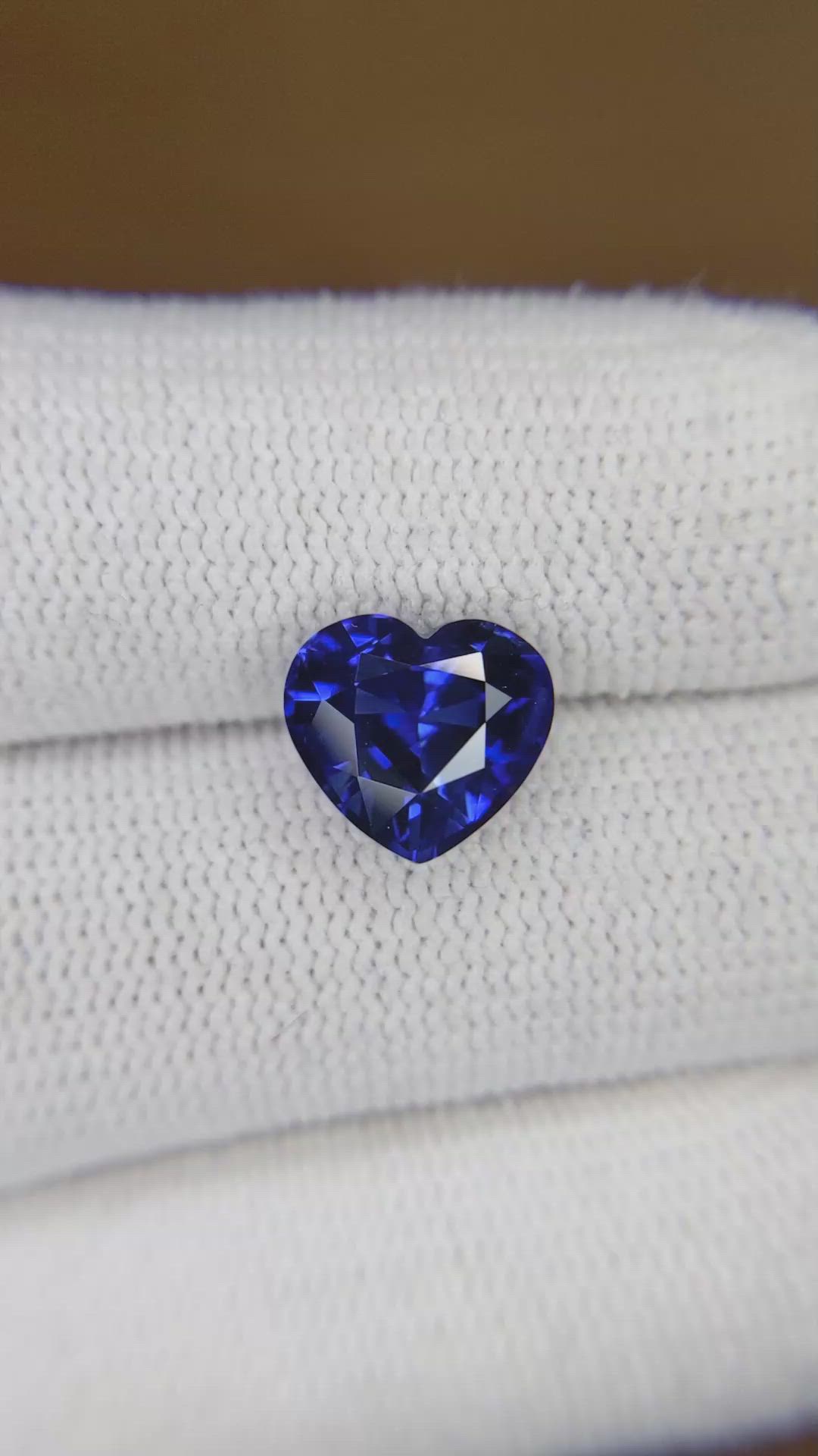 4.06 Ct. Blue Sapphire from Ceylon (Sri Lanka) Size Video
