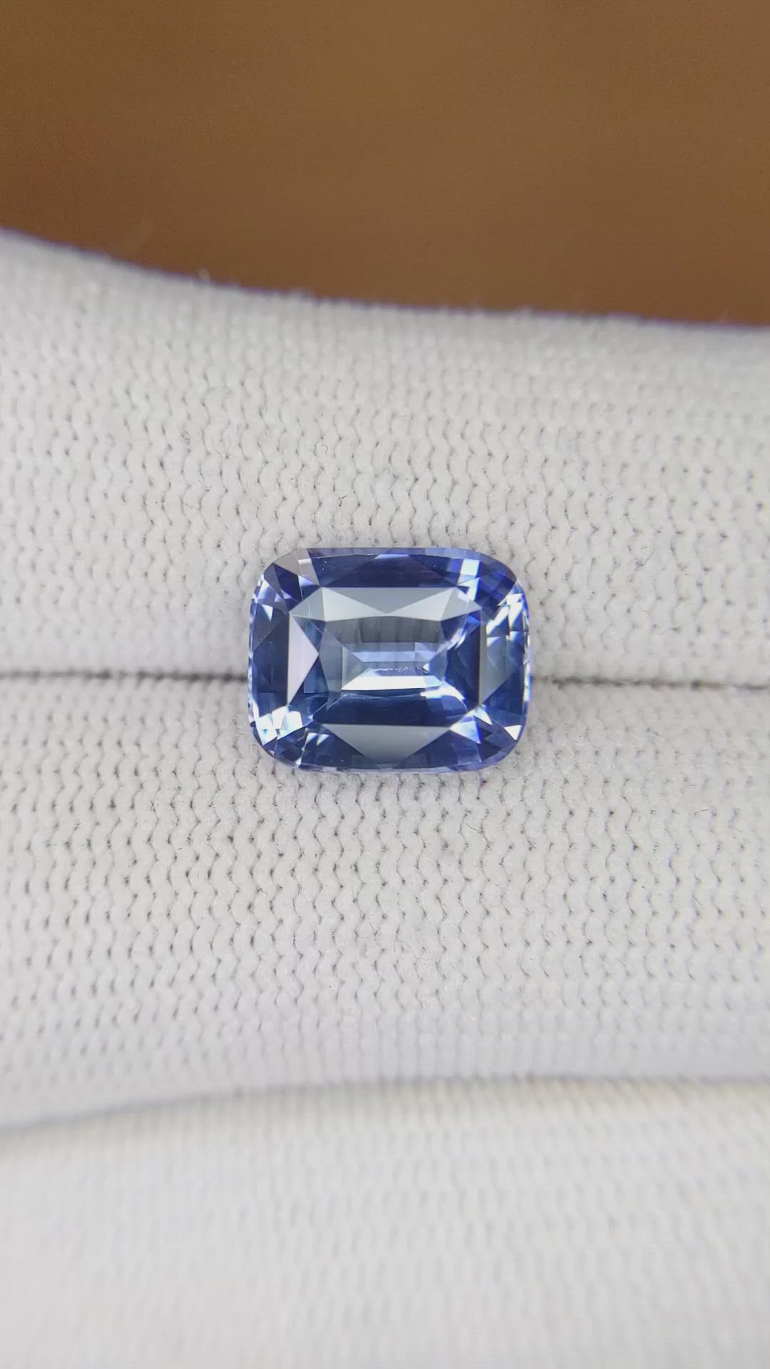 4.63 Ct. Blue Sapphire from Ceylon (Sri Lanka) Size Video