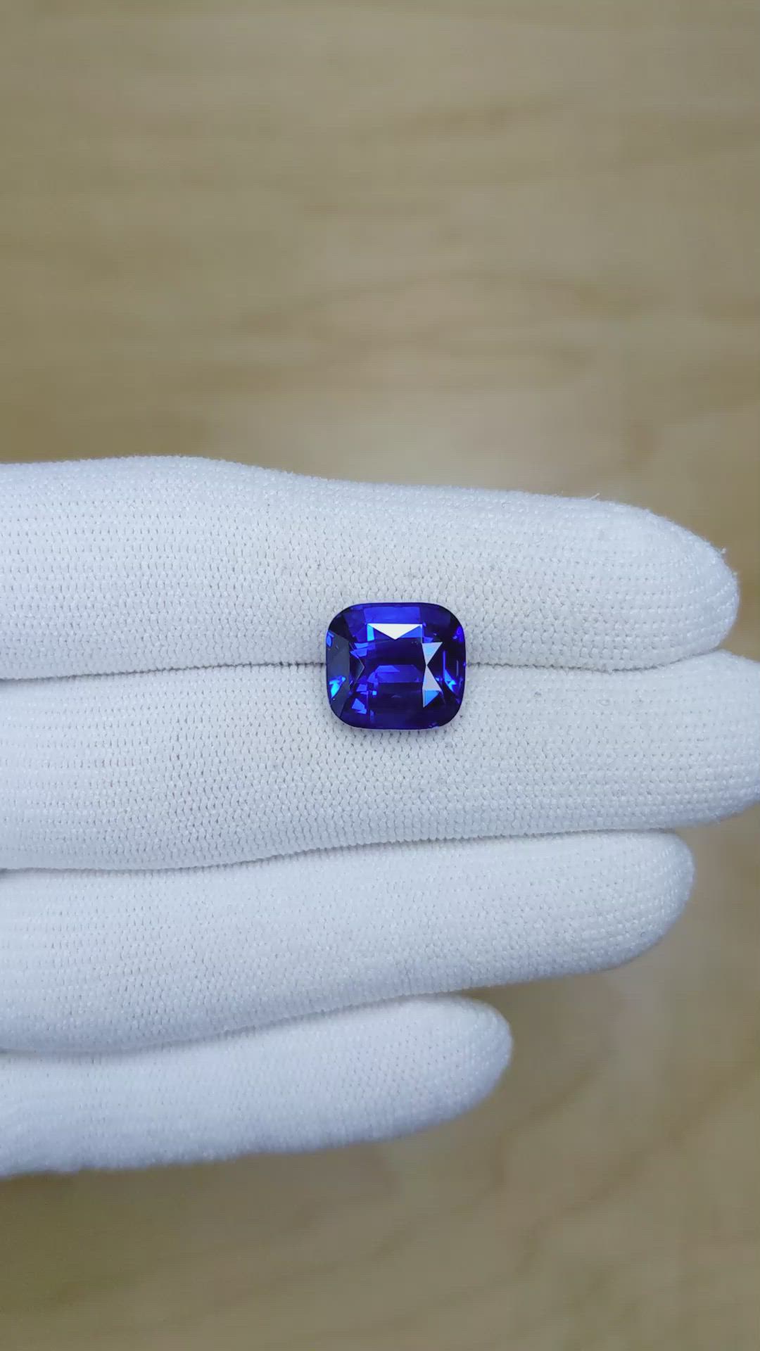 9.02 Ct. Blue Sapphire from Ceylon (Sri Lanka) Size Video