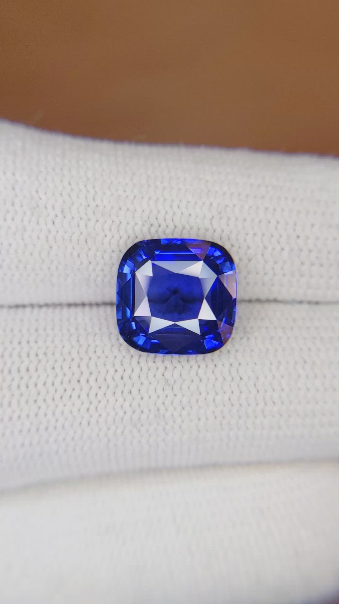 6.02 Ct. Blue Sapphire from Ceylon (Sri Lanka) Size Video