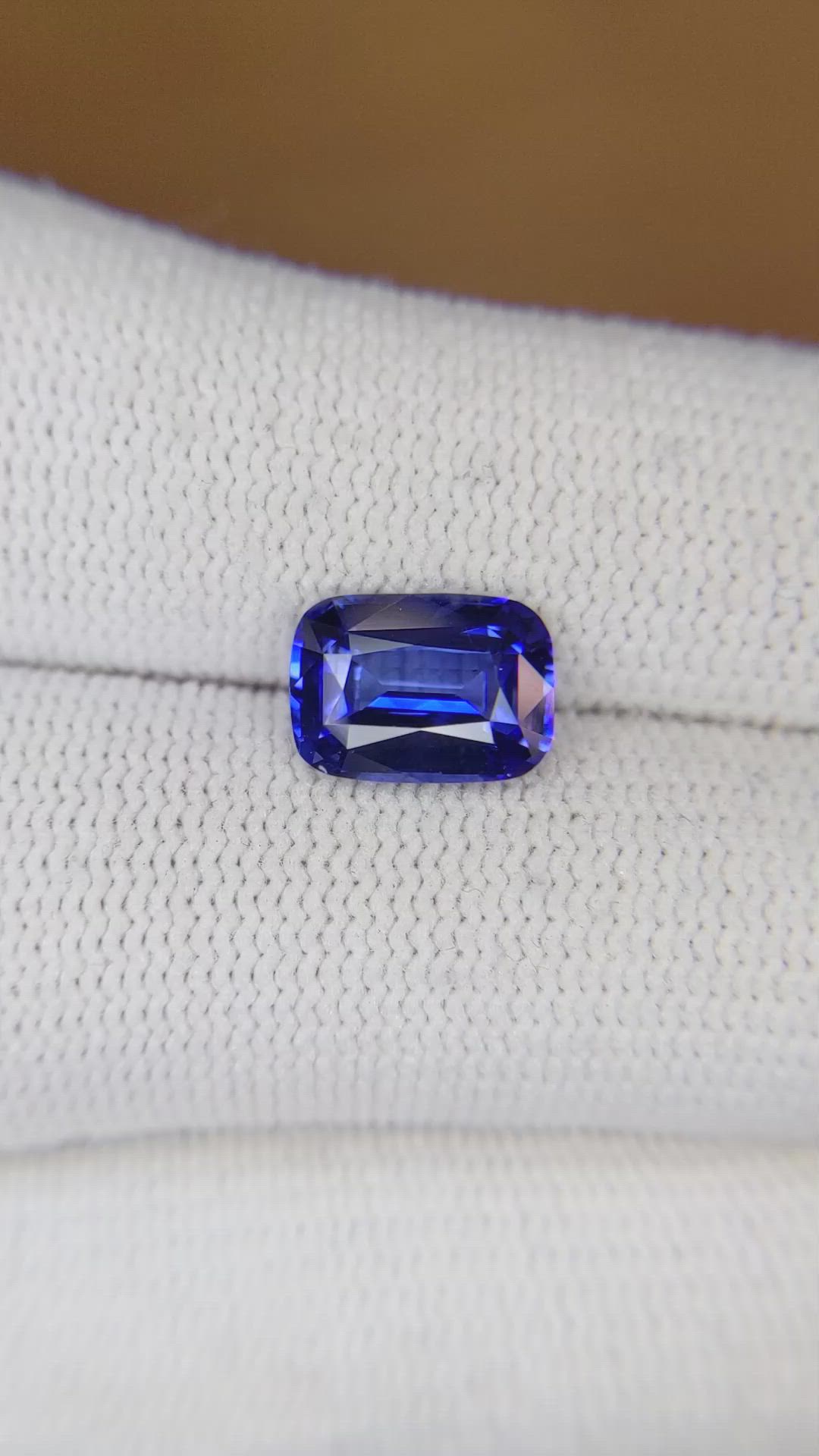 2.74 Ct. Blue Sapphire from Ceylon (Sri Lanka) Size Video
