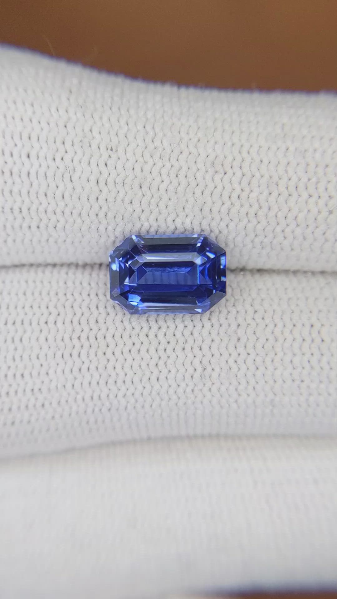 3.81 Ct. Blue Sapphire from Ceylon (Sri Lanka) Size Video