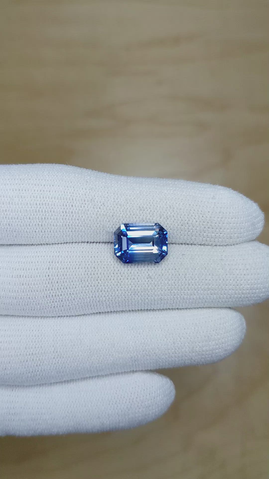 7.05 Ct. Bi Color Sapphire from Ceylon (Sri Lanka) Size Video