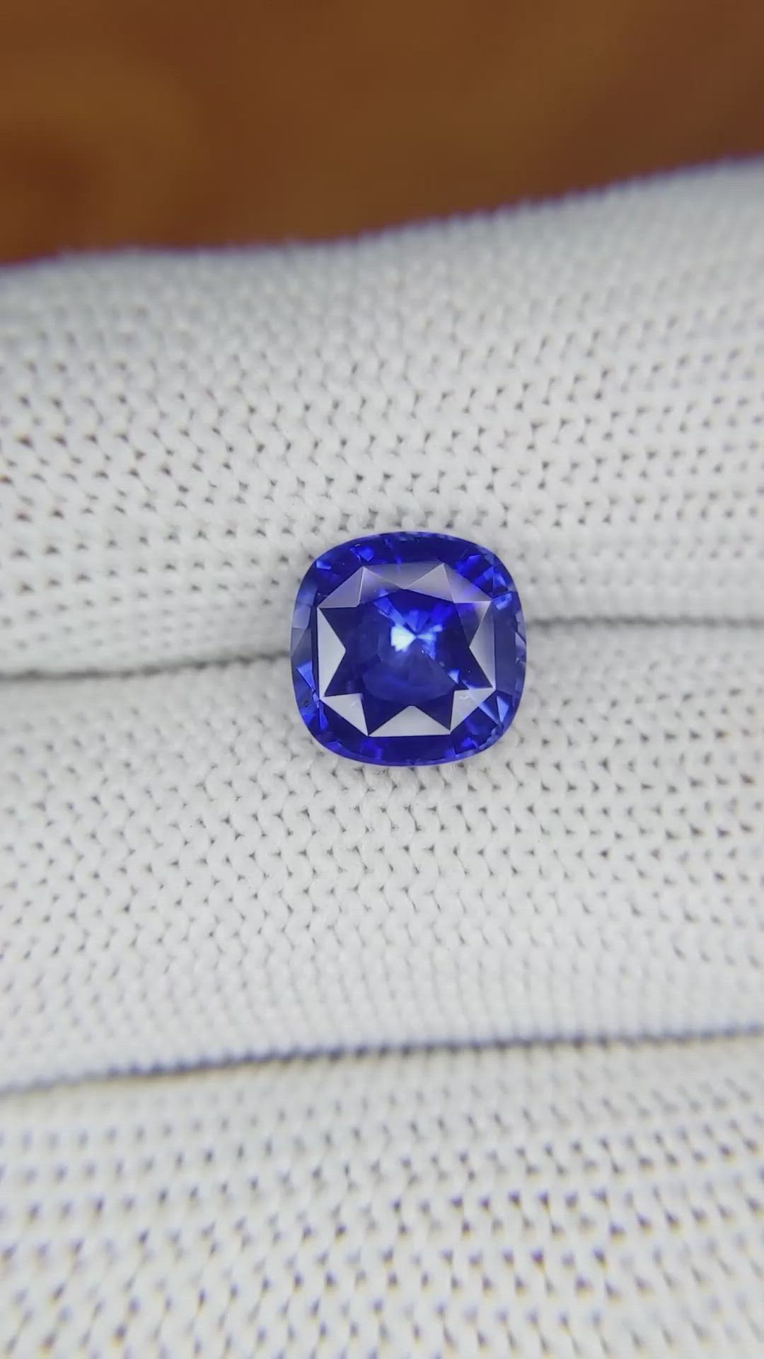 3.79 Ct. Blue Sapphire from Ceylon (Sri Lanka) Size Video