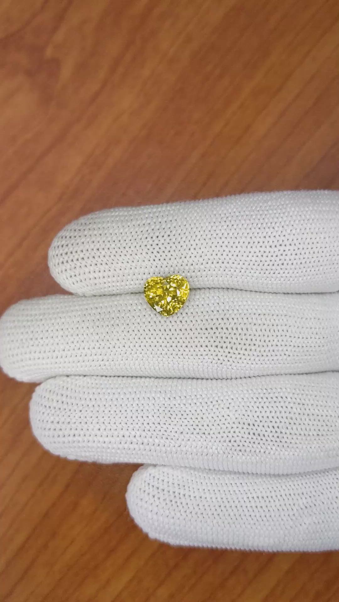 2.47 Ct. Greenish Yellow Sapphire from Ceylon (Sri Lanka) Size Video