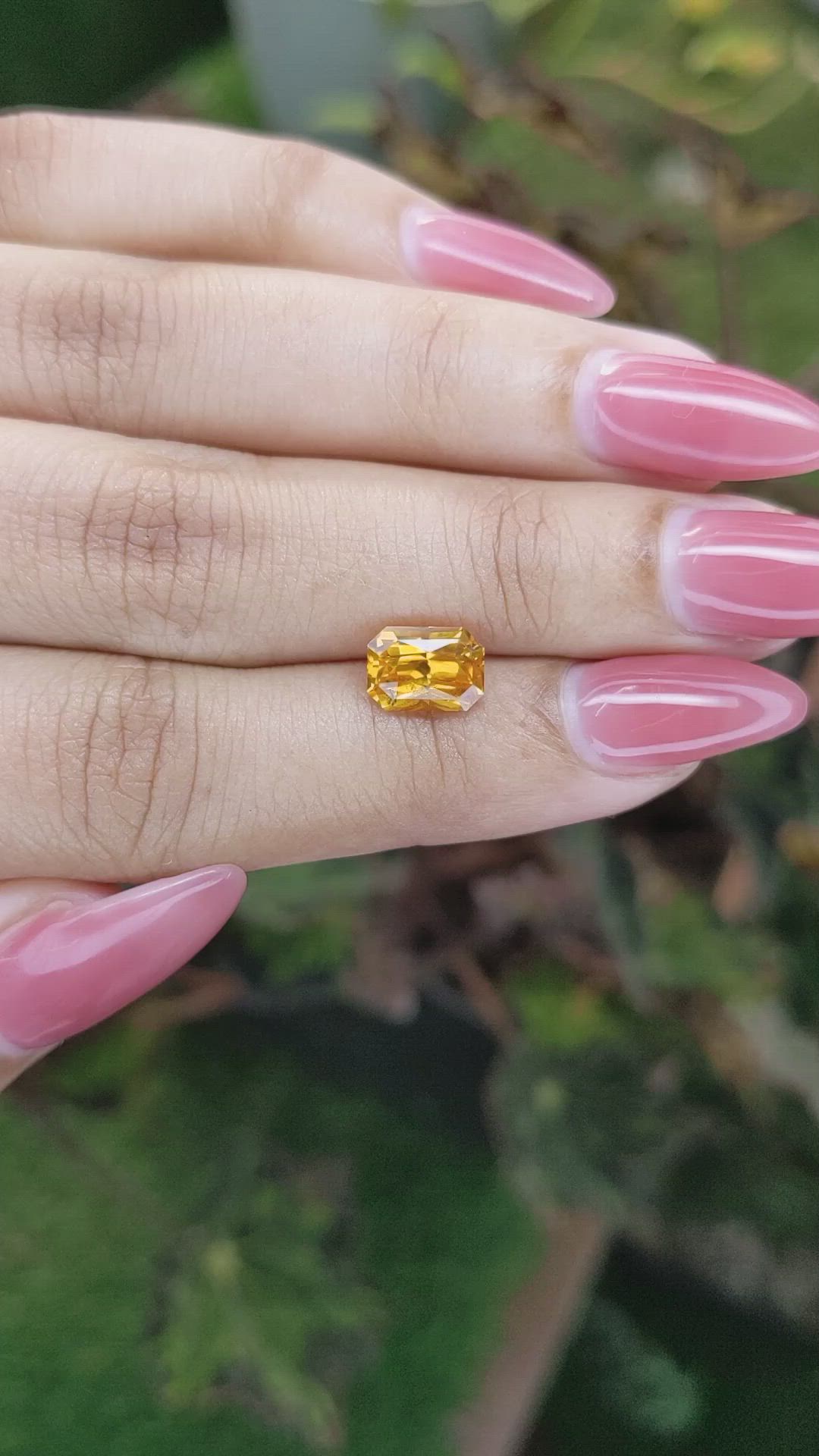 2.12 Ct. Yellowish Orange Sapphire from Ceylon (Sri Lanka) Size Video