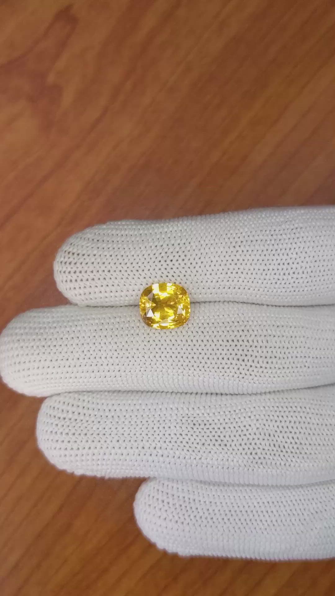 3.03 Ct. Yellow Sapphire from Ceylon (Sri Lanka) Size Video