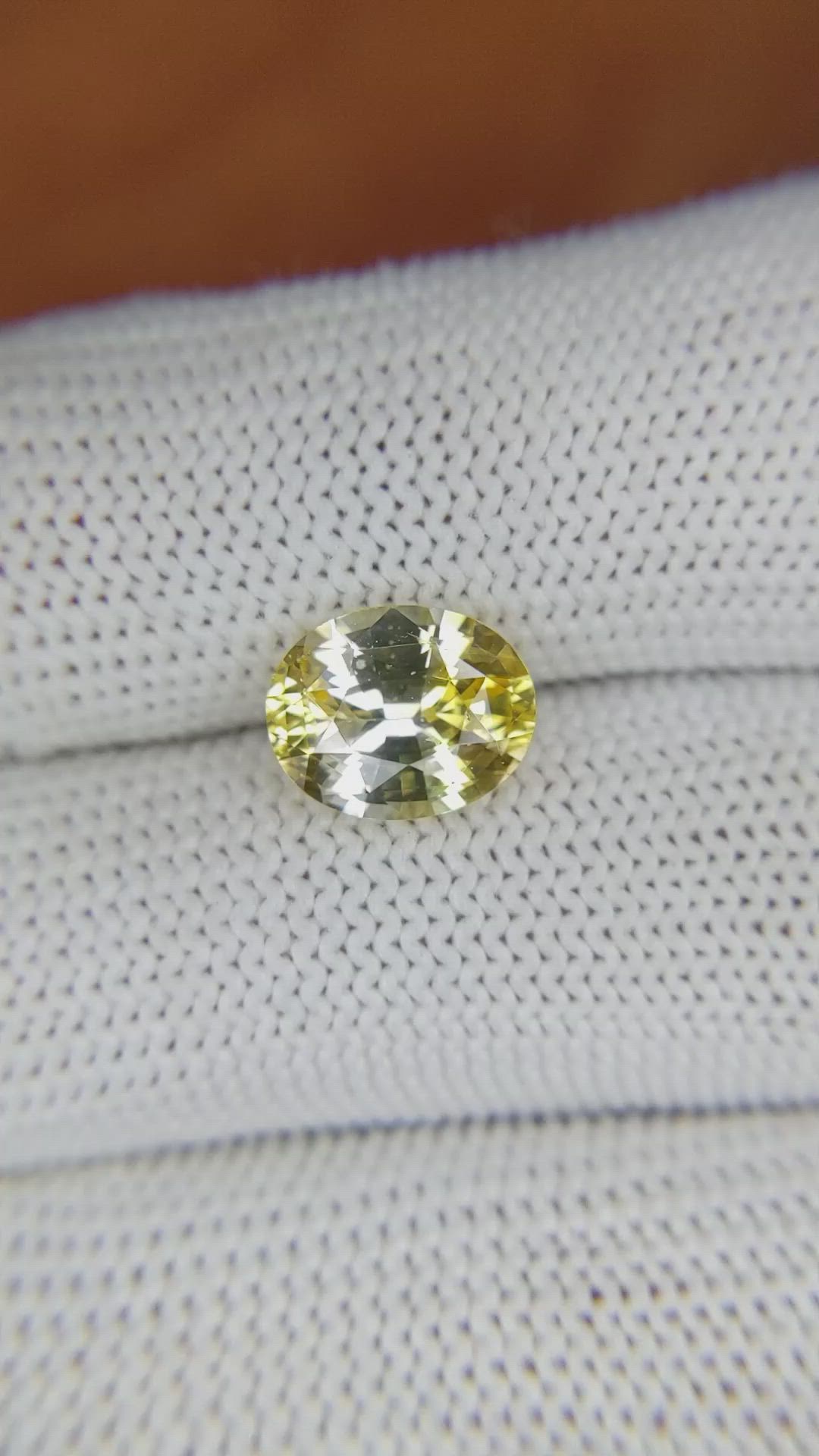 3.01 Ct. Yellow Sapphire from Ceylon (Sri Lanka) Size Video