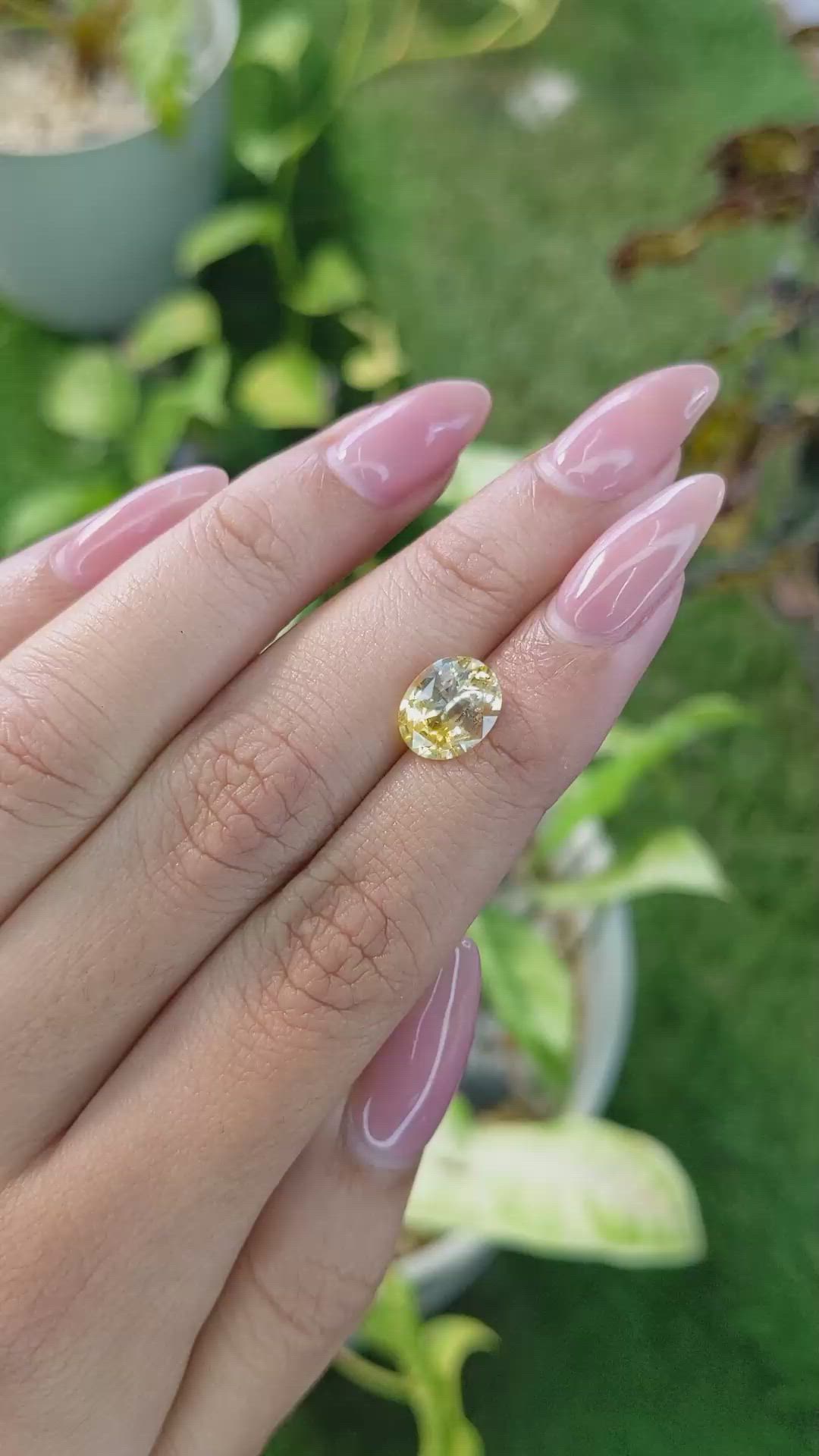 3.01 Ct. Yellow Sapphire from Ceylon (Sri Lanka) Size Video