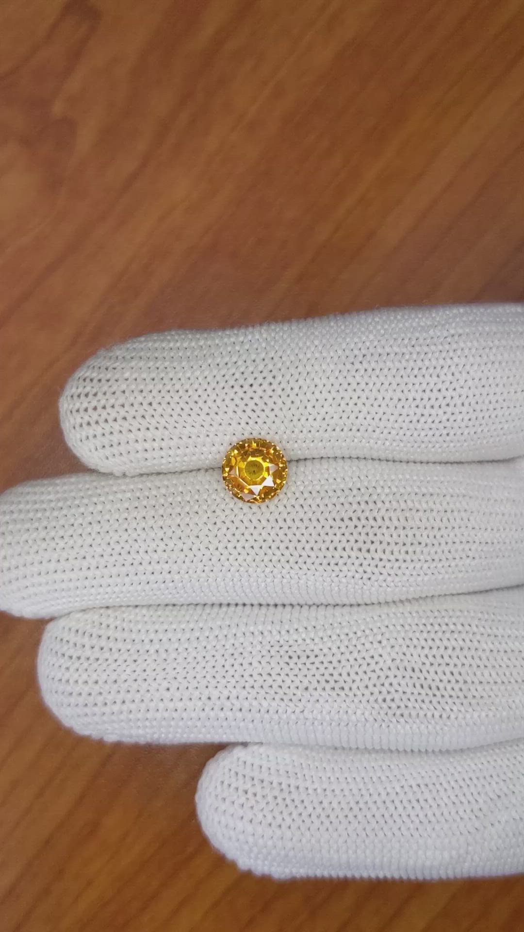 1.81 Ct. Yellowish Orange Sapphire from Ceylon (Sri Lanka) Size Video