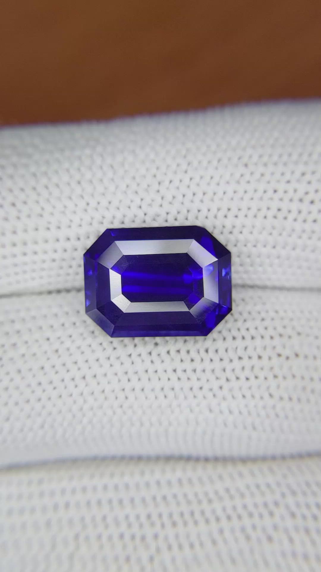10.51 Ct. Blue Sapphire from Ceylon (Sri Lanka) Size Video