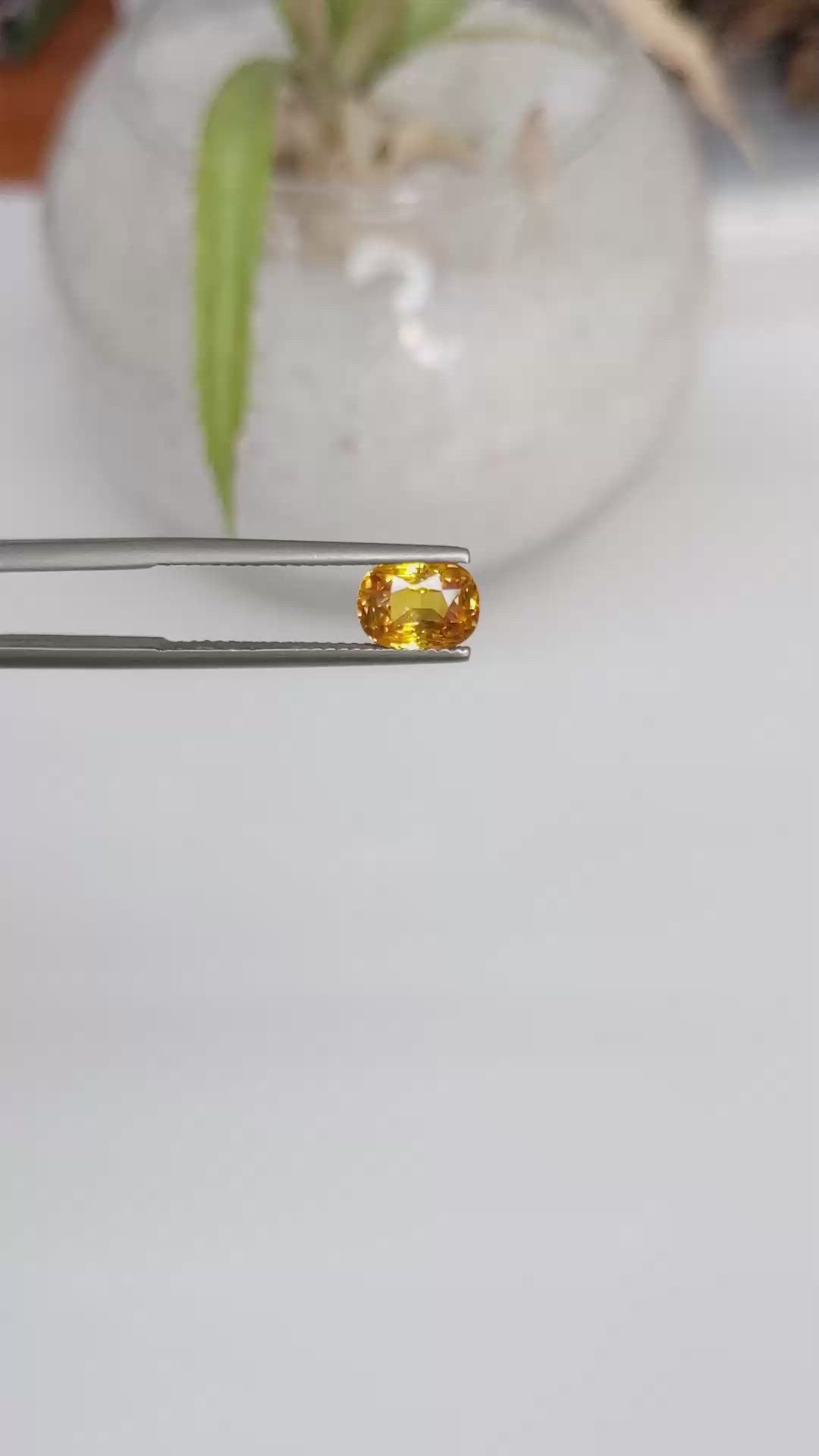 2.05 Ct. Yellowish Orange Sapphire from Ceylon (Sri Lanka) Size Video