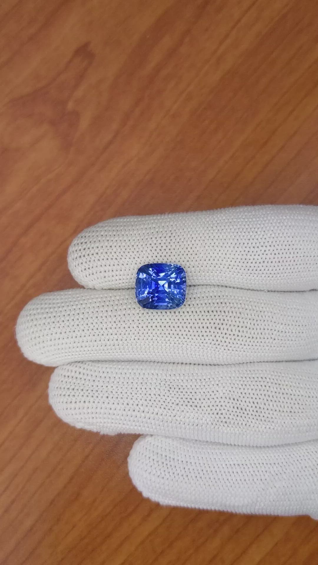 7.35 Ct. Blue Sapphire from Ceylon (Sri Lanka) Size Video