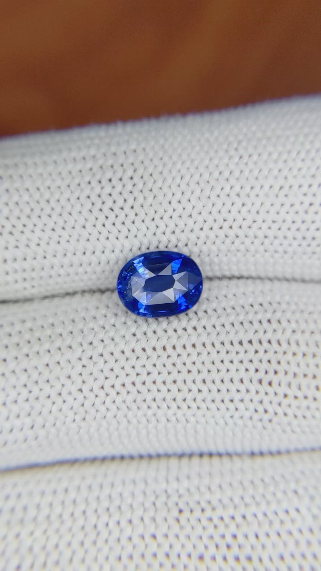 2.14 Ct. Blue Sapphire from Ceylon (Sri Lanka) Size Video