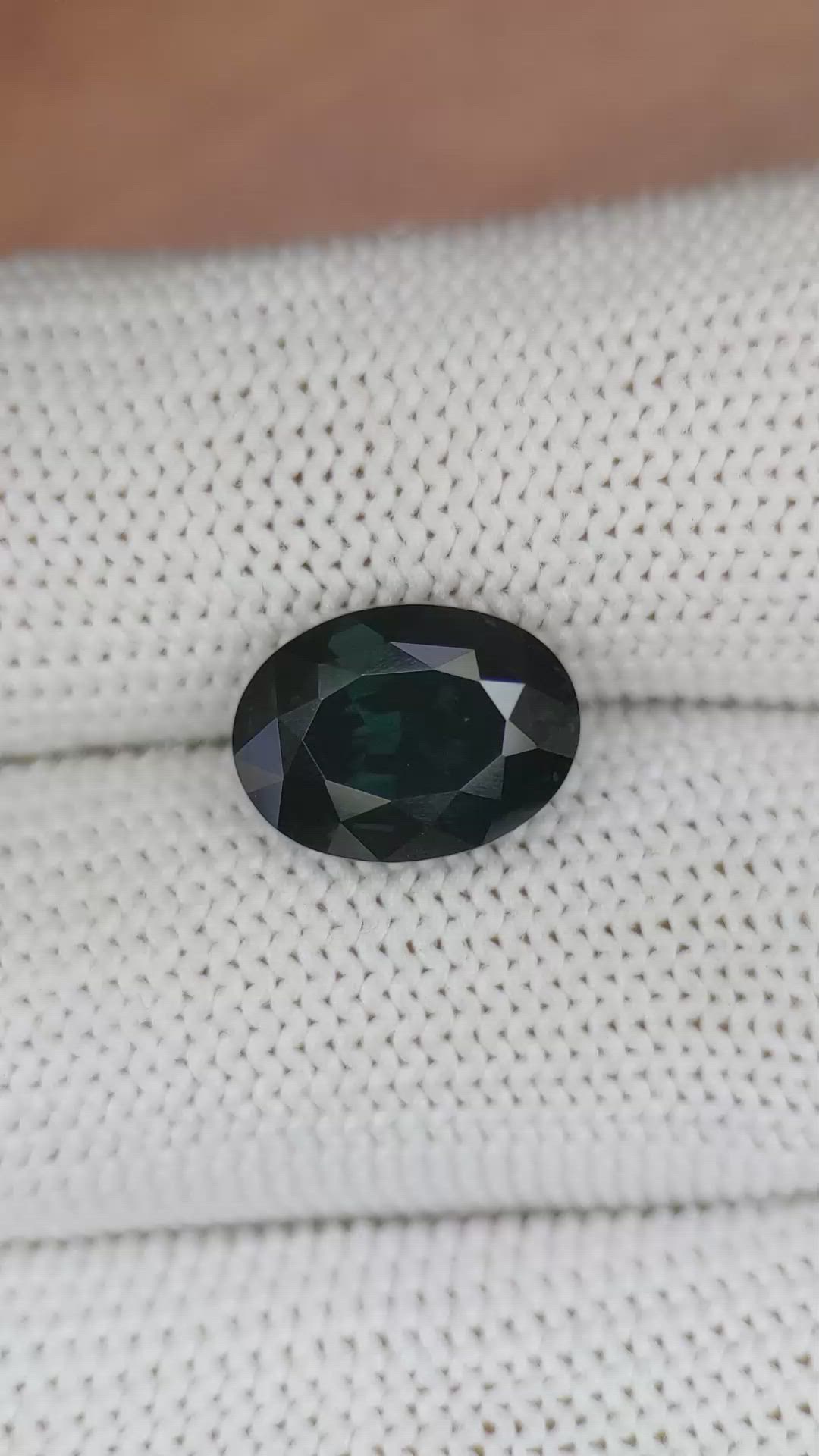 4.83 Ct. Green Sapphire from Ceylon (Sri Lanka) Size Video