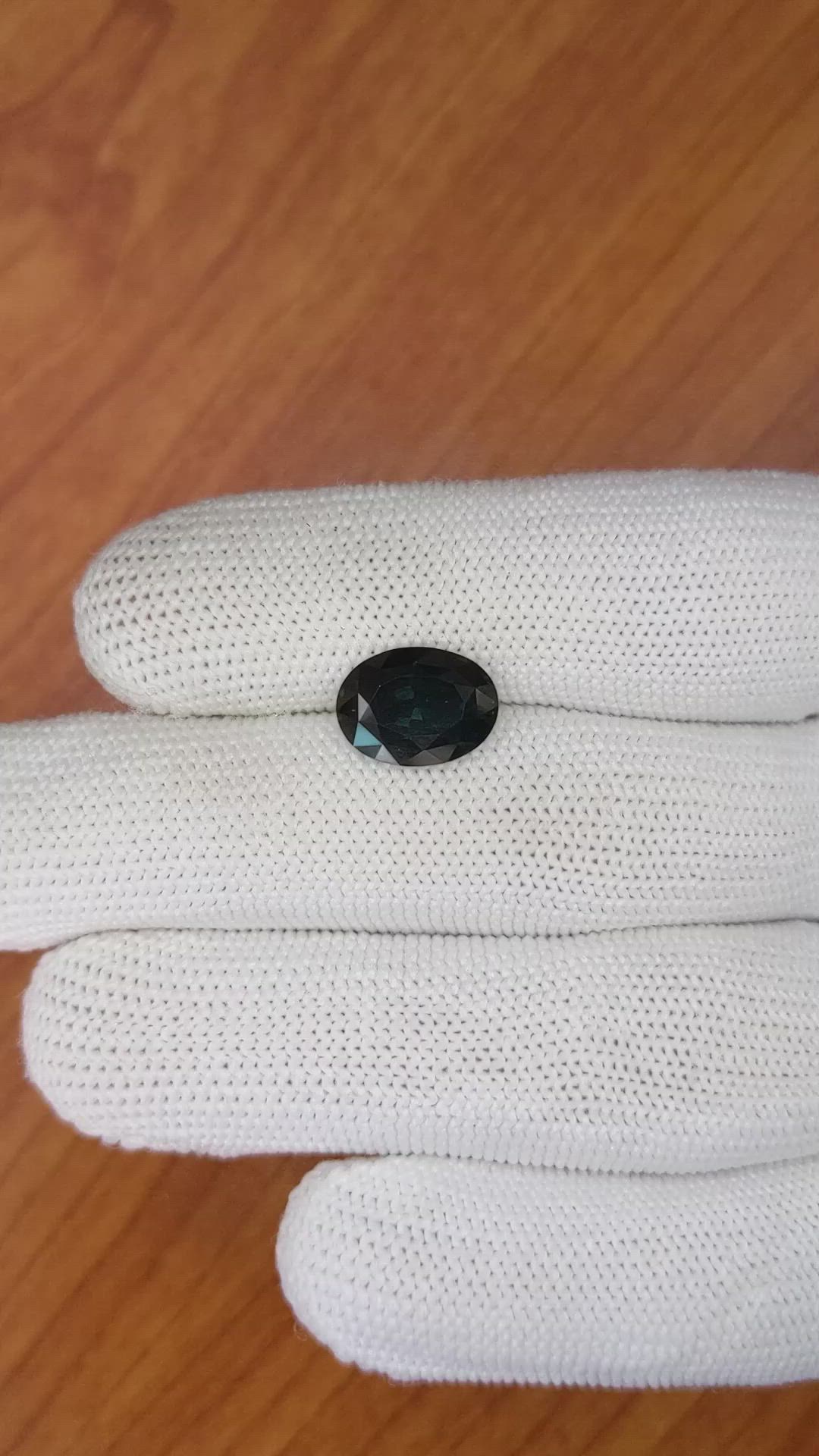 4.83 Ct. Green Sapphire from Ceylon (Sri Lanka) Size Video
