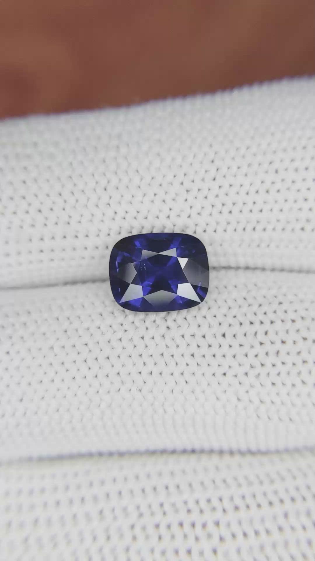 2.81 Ct. Blue Sapphire from Ceylon (Sri Lanka) Size Video