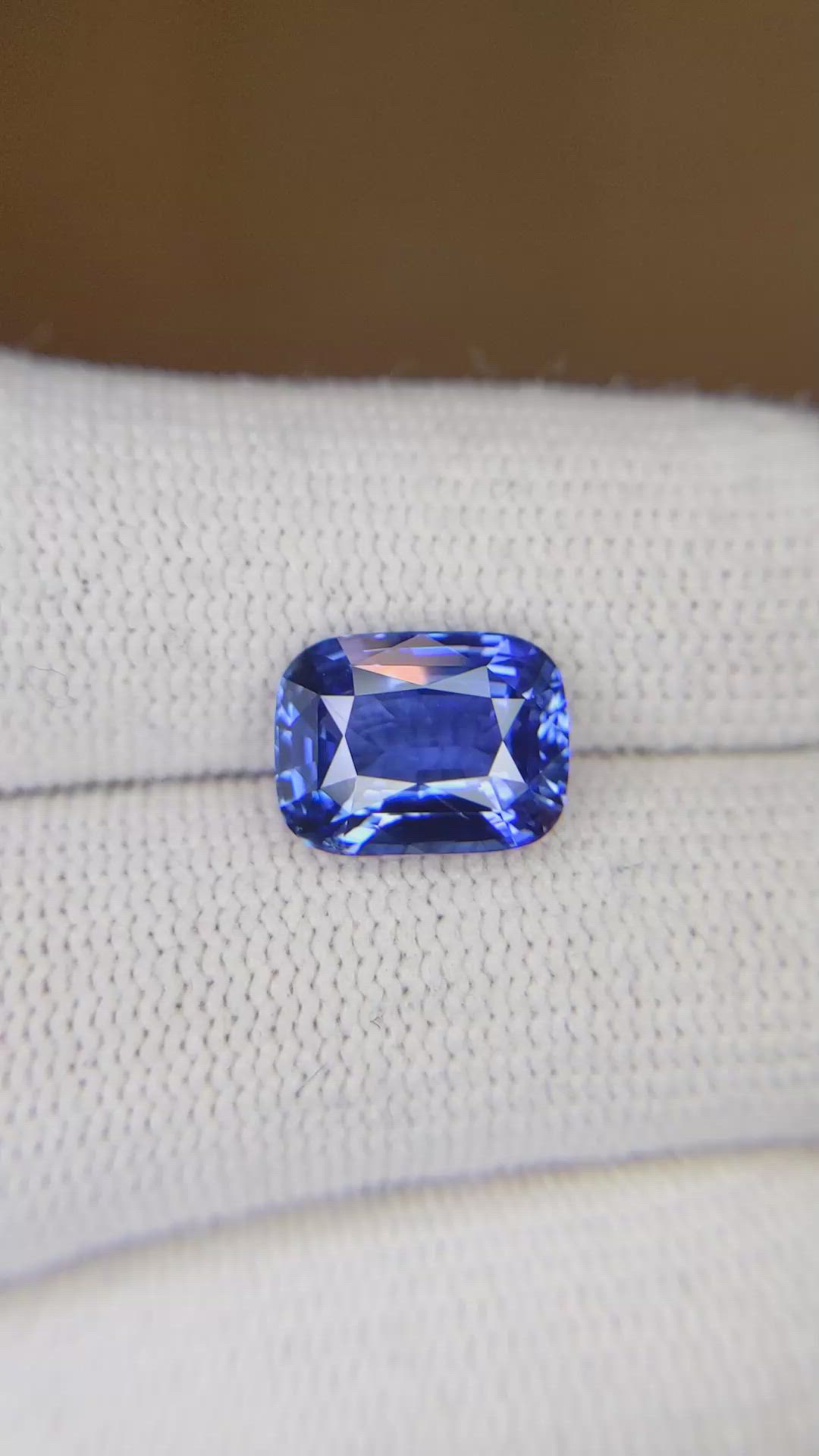 5.09 Ct. Blue Sapphire from Ceylon (Sri Lanka) Size Video